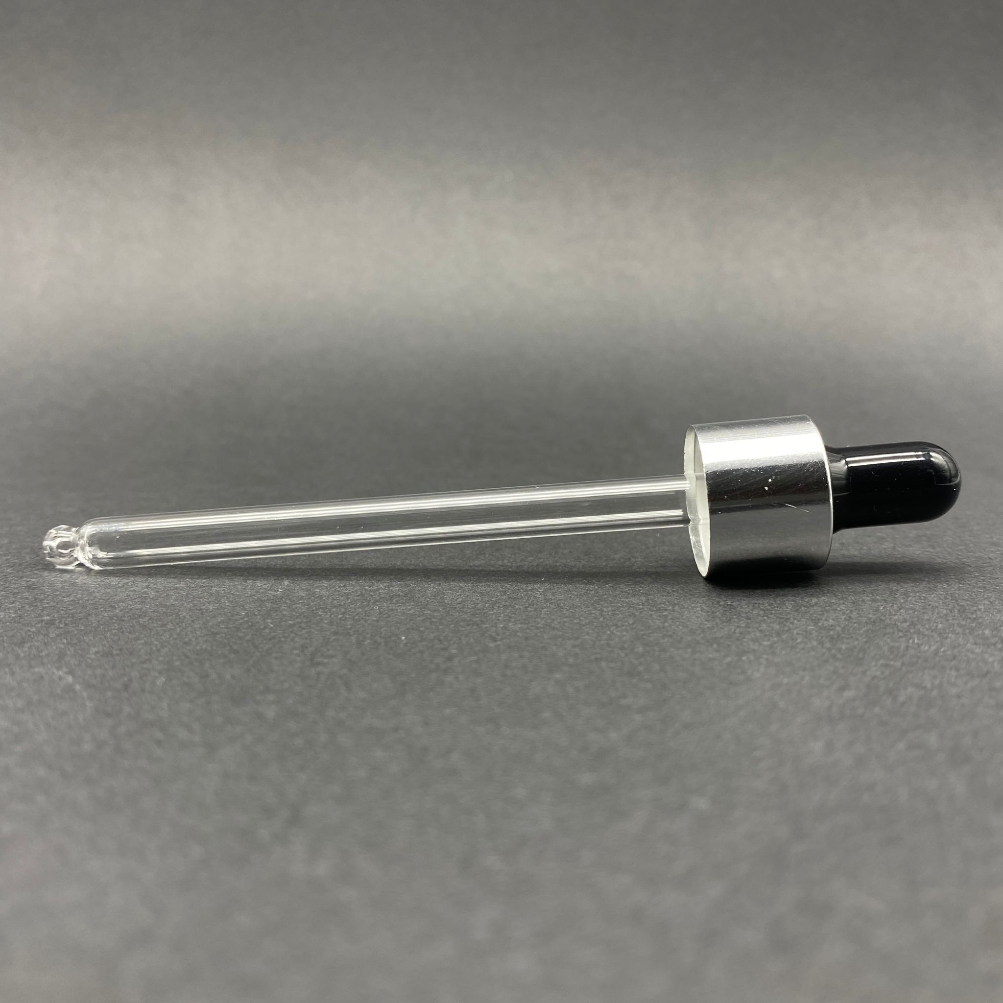 18 Mm Cam Damlalık Takım - Parlak Siyah Emzik+Delikli Gümüş Metal Kapak+Cam Pipet - 100 Cc Dropper Şişeler İçin