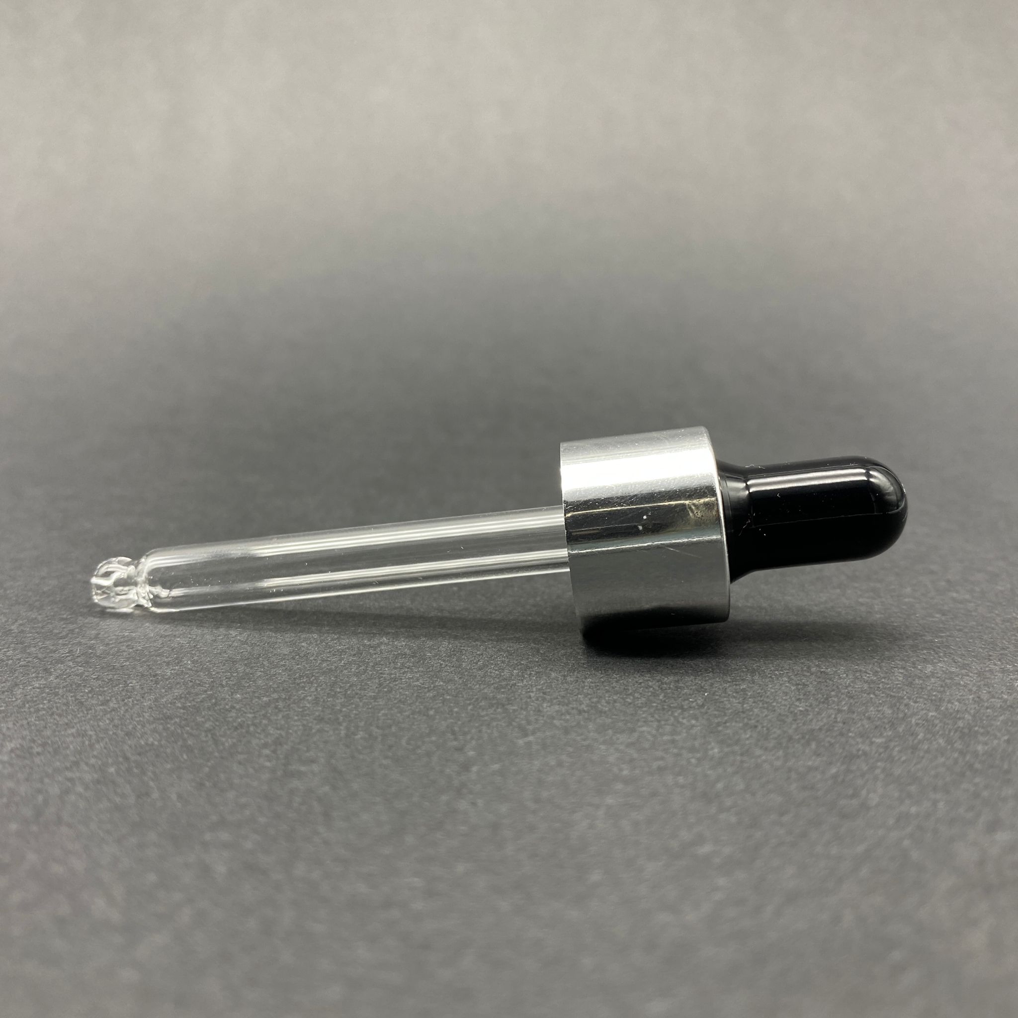 18 Mm Cam Damlalık Takım - Parlak Siyah Emzik+Delikli Gümüş Metal Kapak+Cam Pipet - 20 Cc Dropper Şişeler İçin