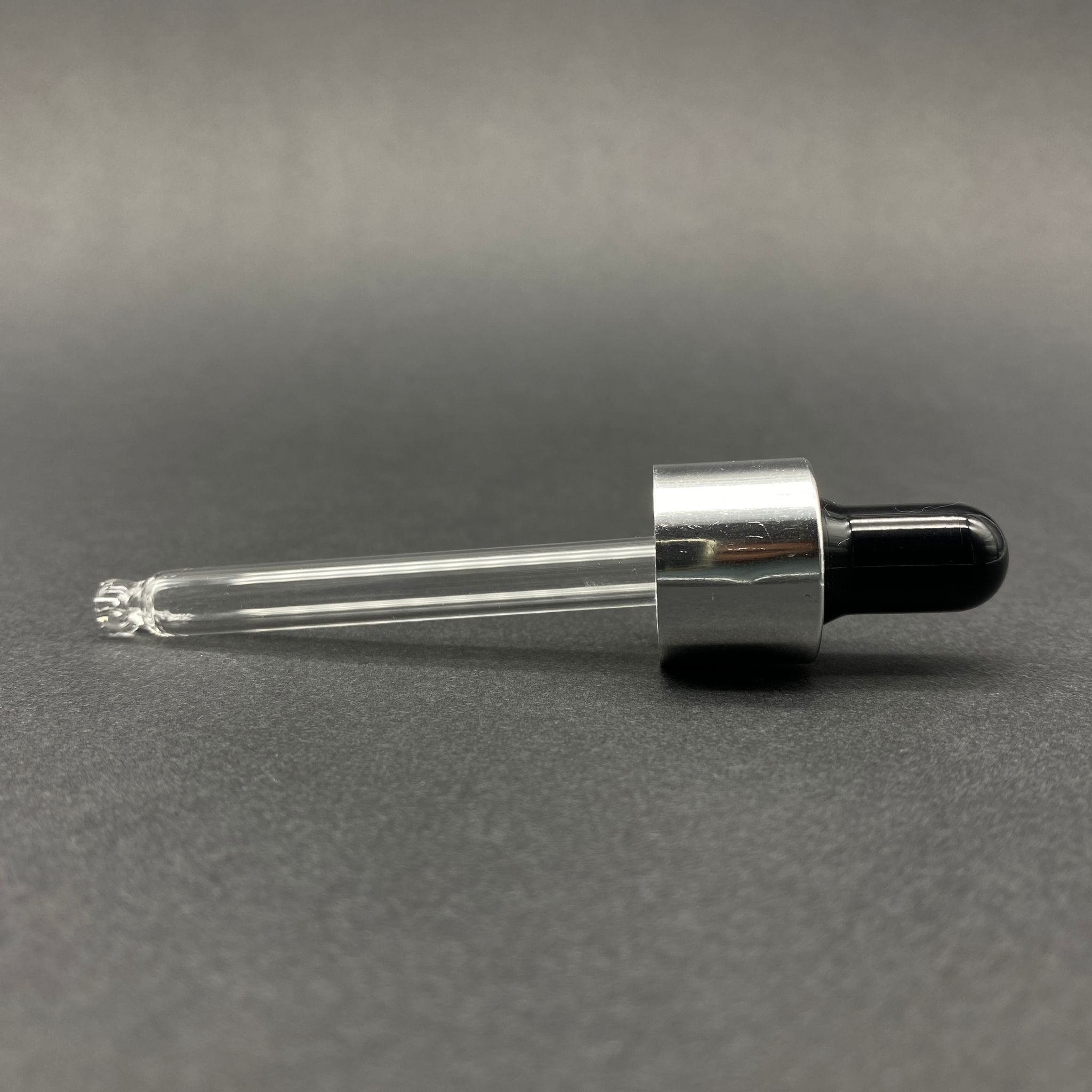 18 Mm Cam Damlalık Takım - Parlak Siyah Emzik+Delikli Gümüş Metal Kapak+Cam Pipet - 30 Cc Dropper Şişeler İçin
