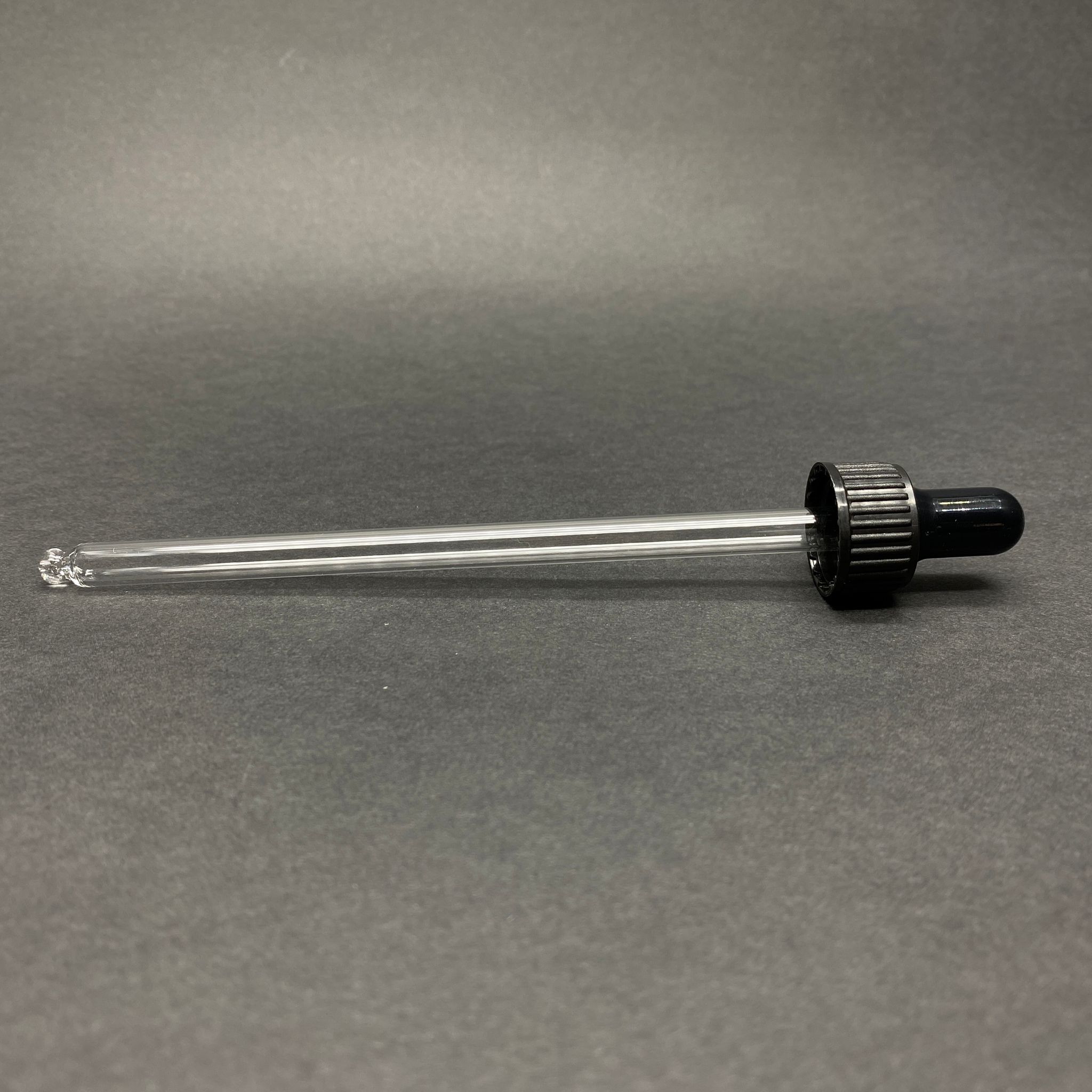 18 Mm Cam Damlalık Takım - Parlak Siyah Emzik+Delikli Siyah Plastik Kapak+Cam Pipet - Takılacağı Şişe En Az 14 Cm Olmalı