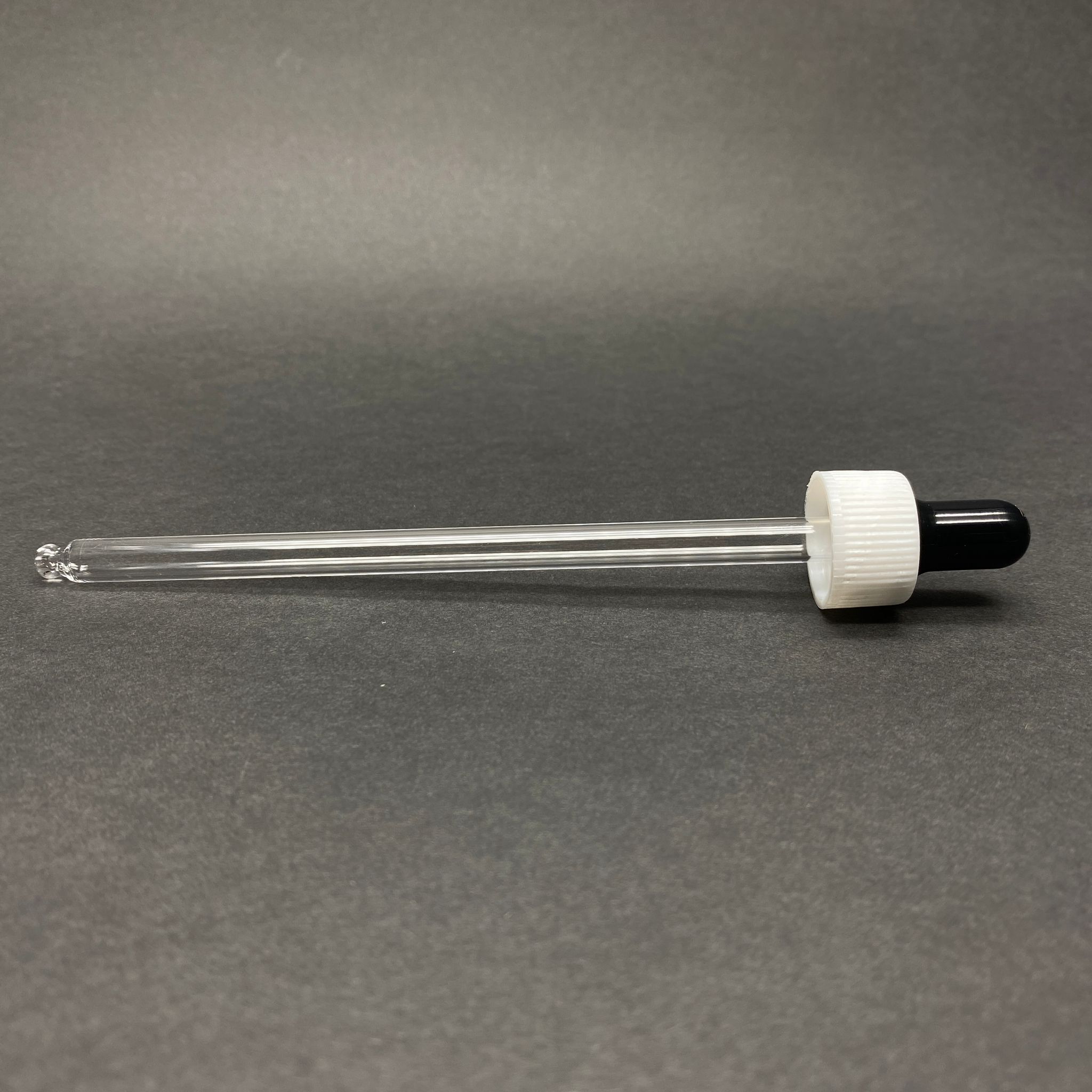 18 Mm Cam Damlalık Takım - Parlak Siyah Emzik+Delikli Siyah Plastik Kapak+Cam Pipet - Takılacağı Şişe  En Az 14 Cm Olmalı