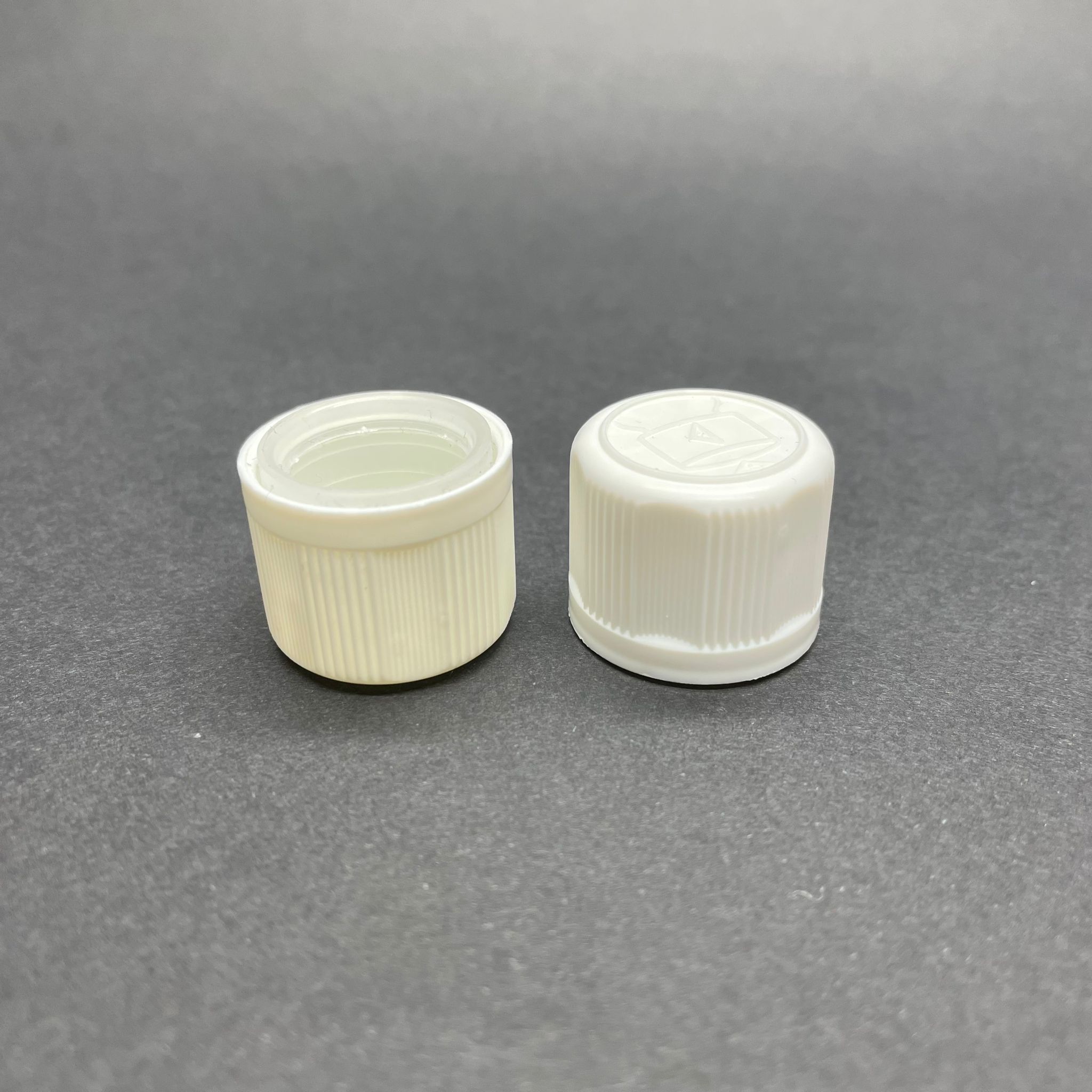 18 Mm Çocuk Kilitli Kapak - Beyaz (18 Ağız Pet Şişelere Uyar)