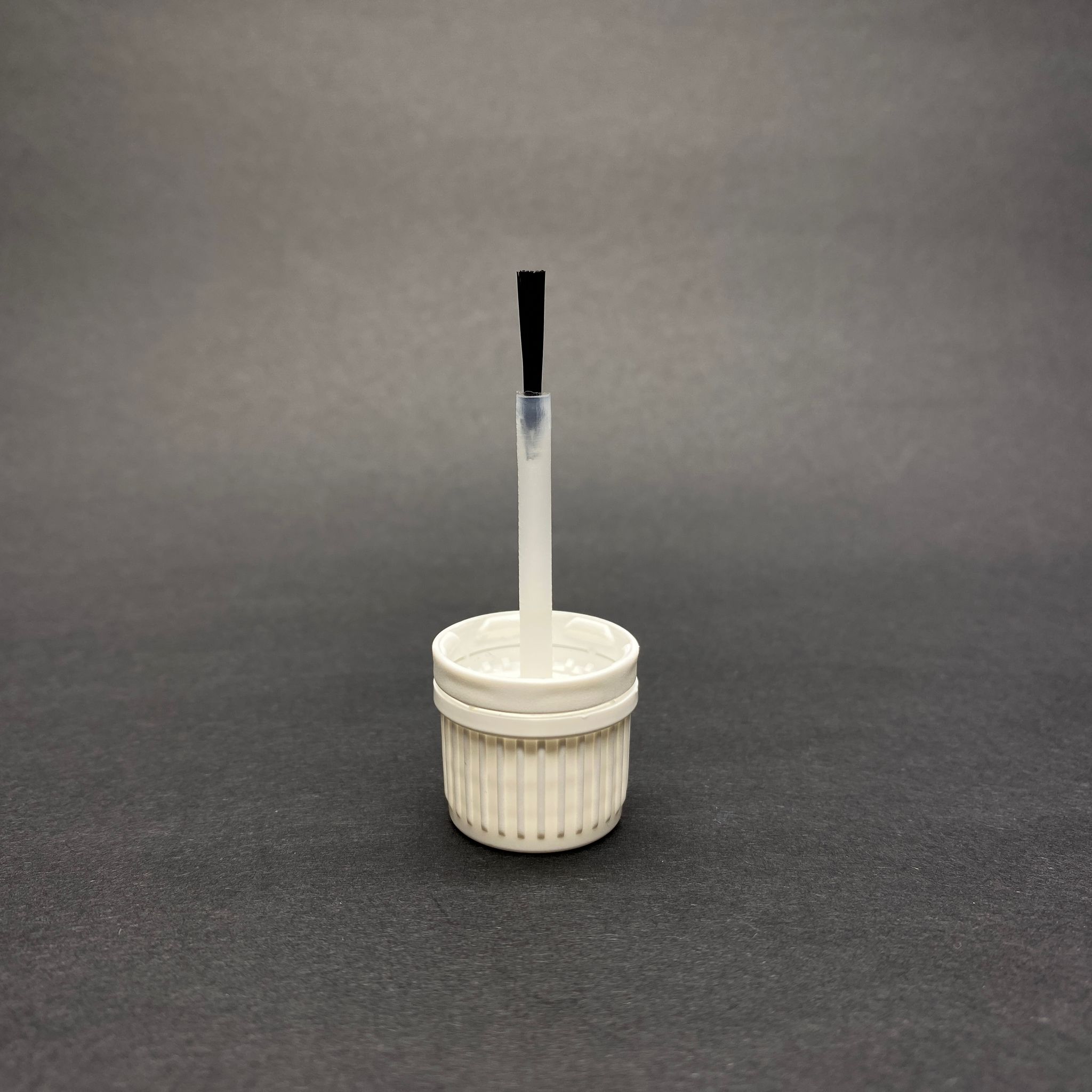 18 Mm Fırçalı Kapak - Beyaz (5,7 Cm Fırça Boyu)