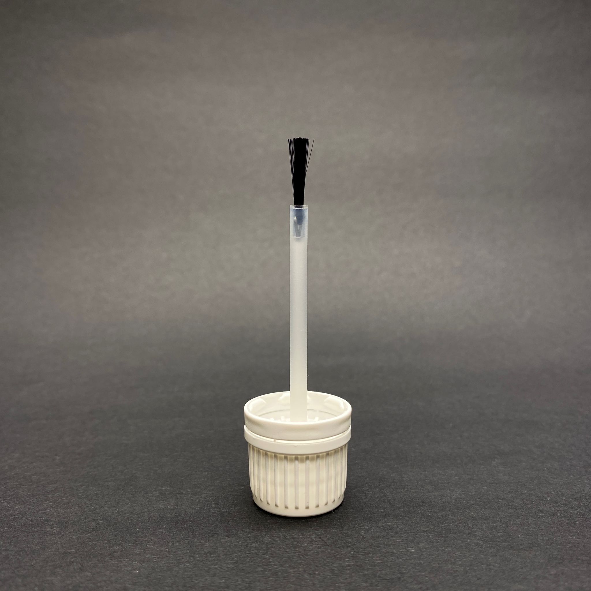 18 Mm Fırçalı Kapak - Beyaz (7 Cm Fırça Boyu)
