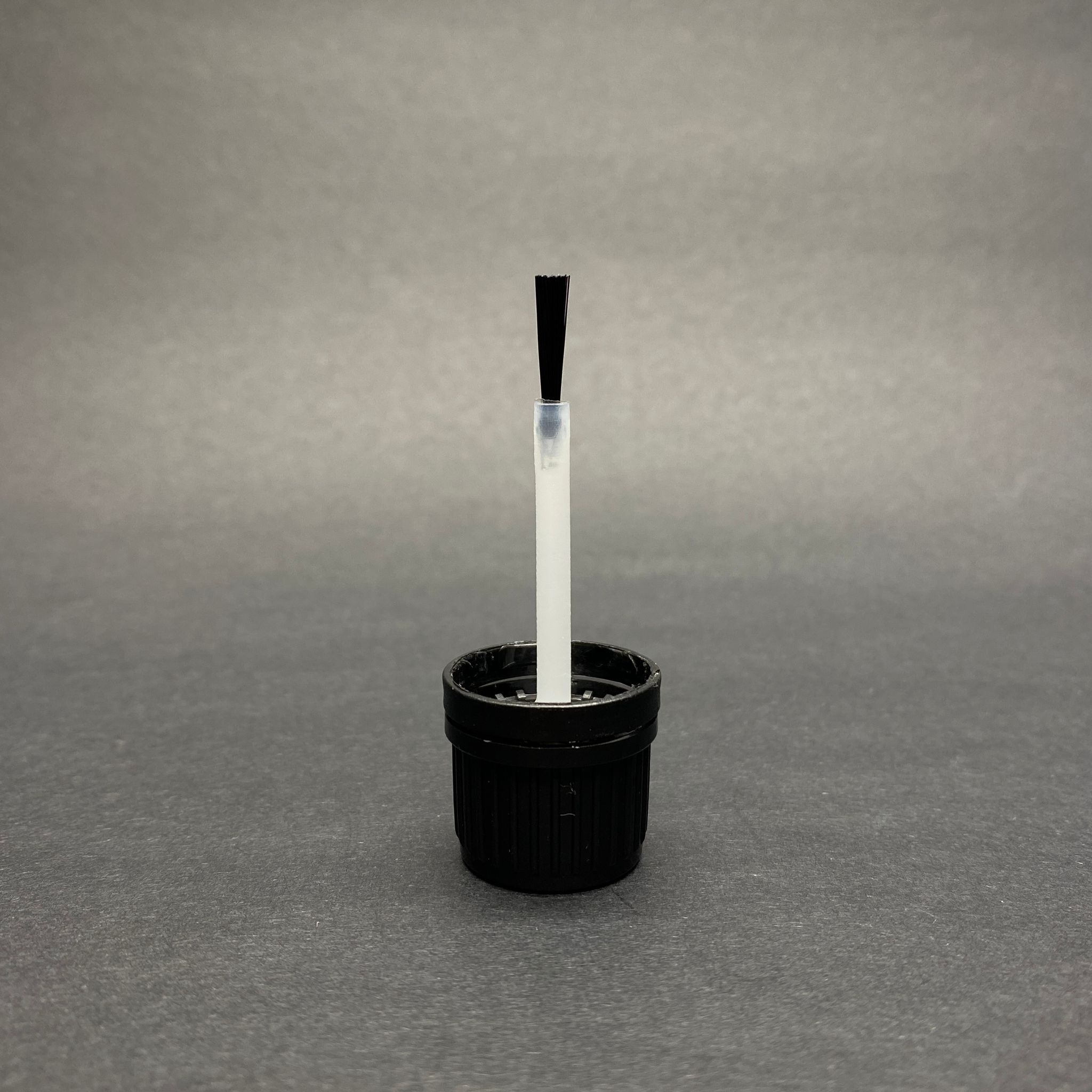 18 Mm Fırçalı Kapak - Siyah (5,7 Cm Fırça Boyu)