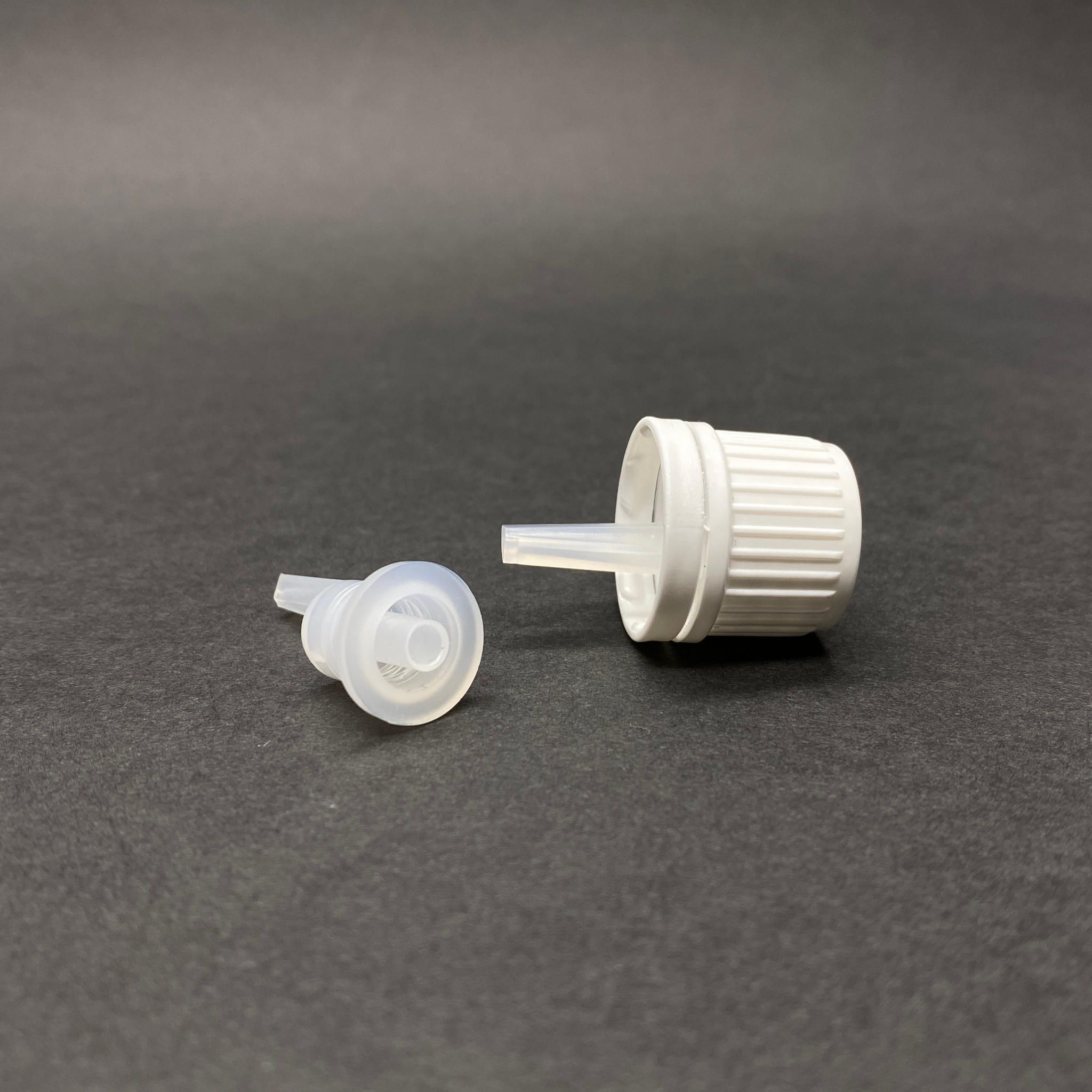 18 Mm İçten Damlalıklı Kilitli Beyaz Kapak - Yeni Model - Dropper Kapak