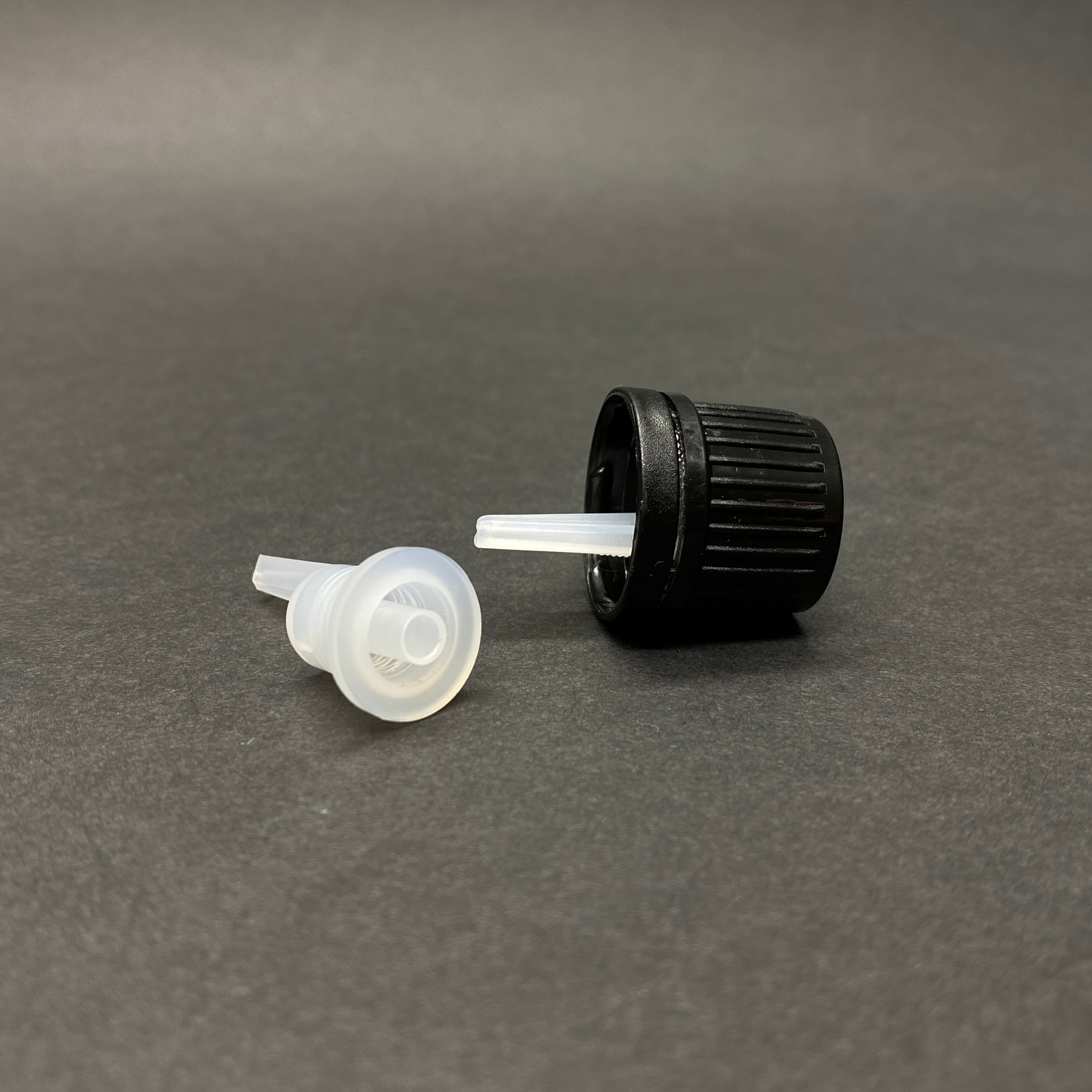 18 Mm İçten Damlalıklı Kilitli Siyah Kapak - Yeni Model - Dropper Kapak