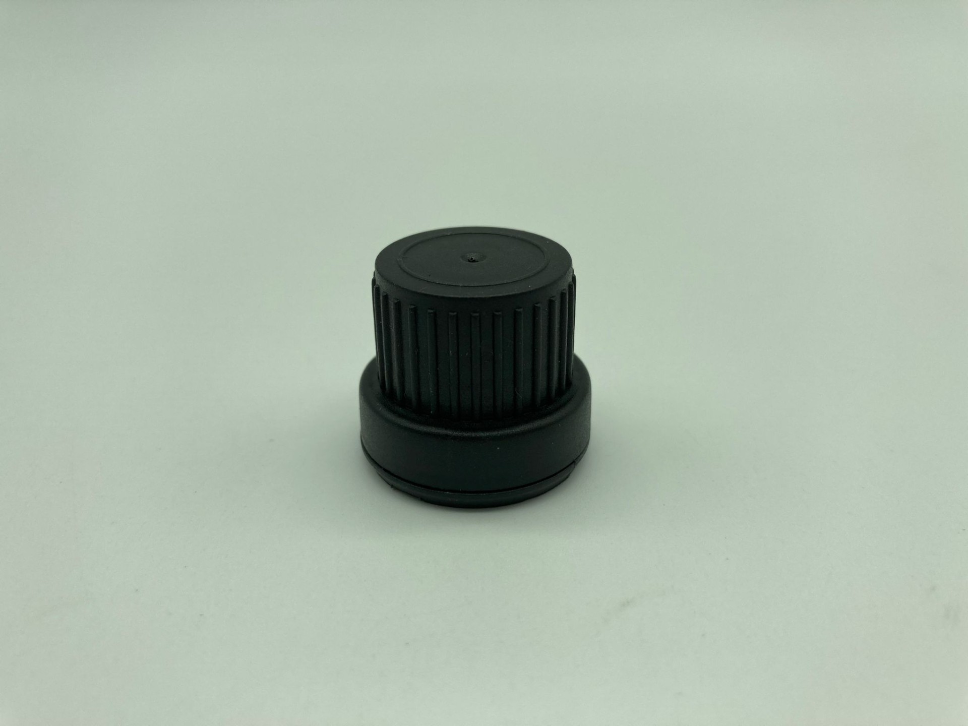 18 Mm Kilitli Kapak Siyah - Kalın Model
