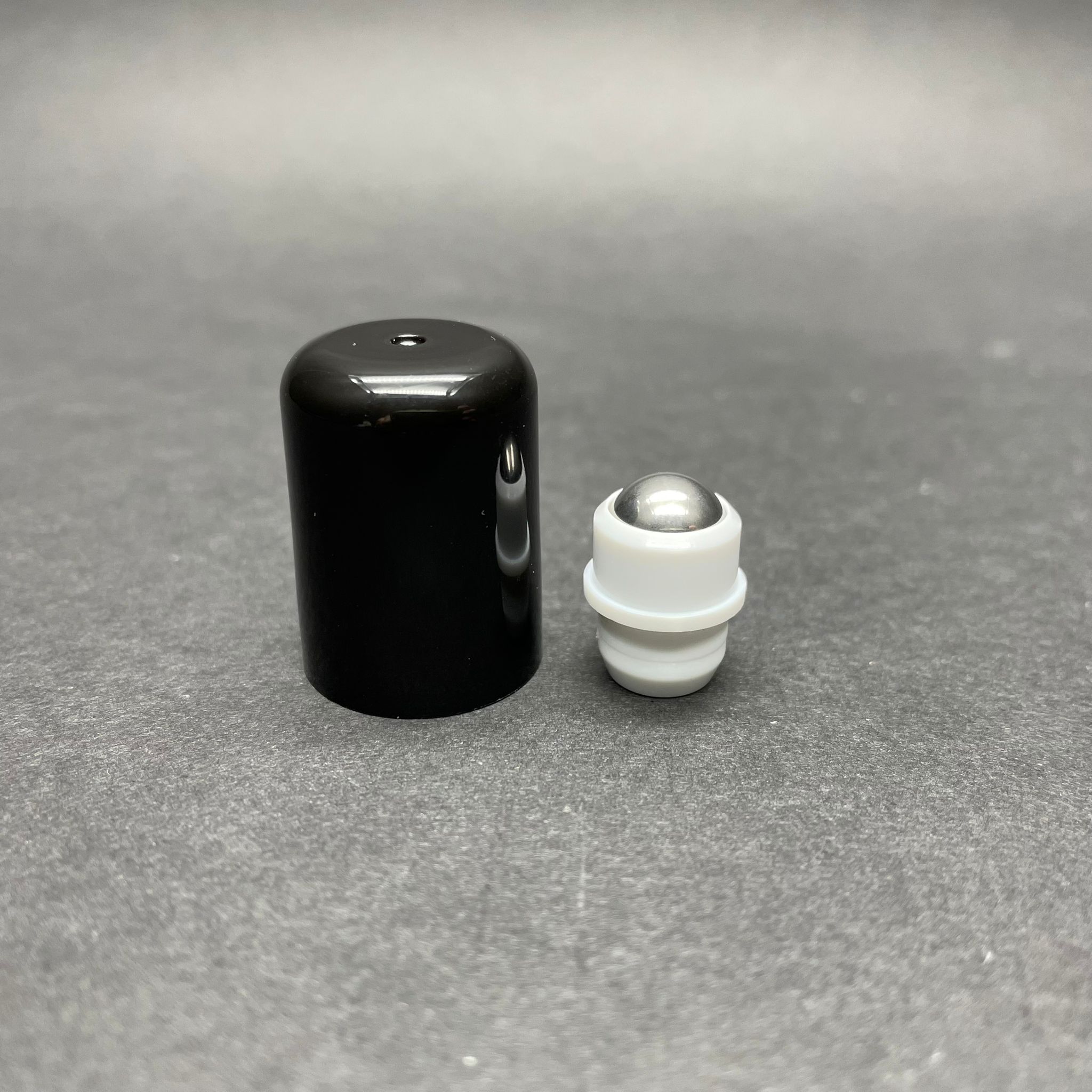 18 Mm Roll-On Çelik Bilyeli Siyah Kapaklı - 18 Ağız Cam Şişeler İçin Bilyeli Rollon Kapağı