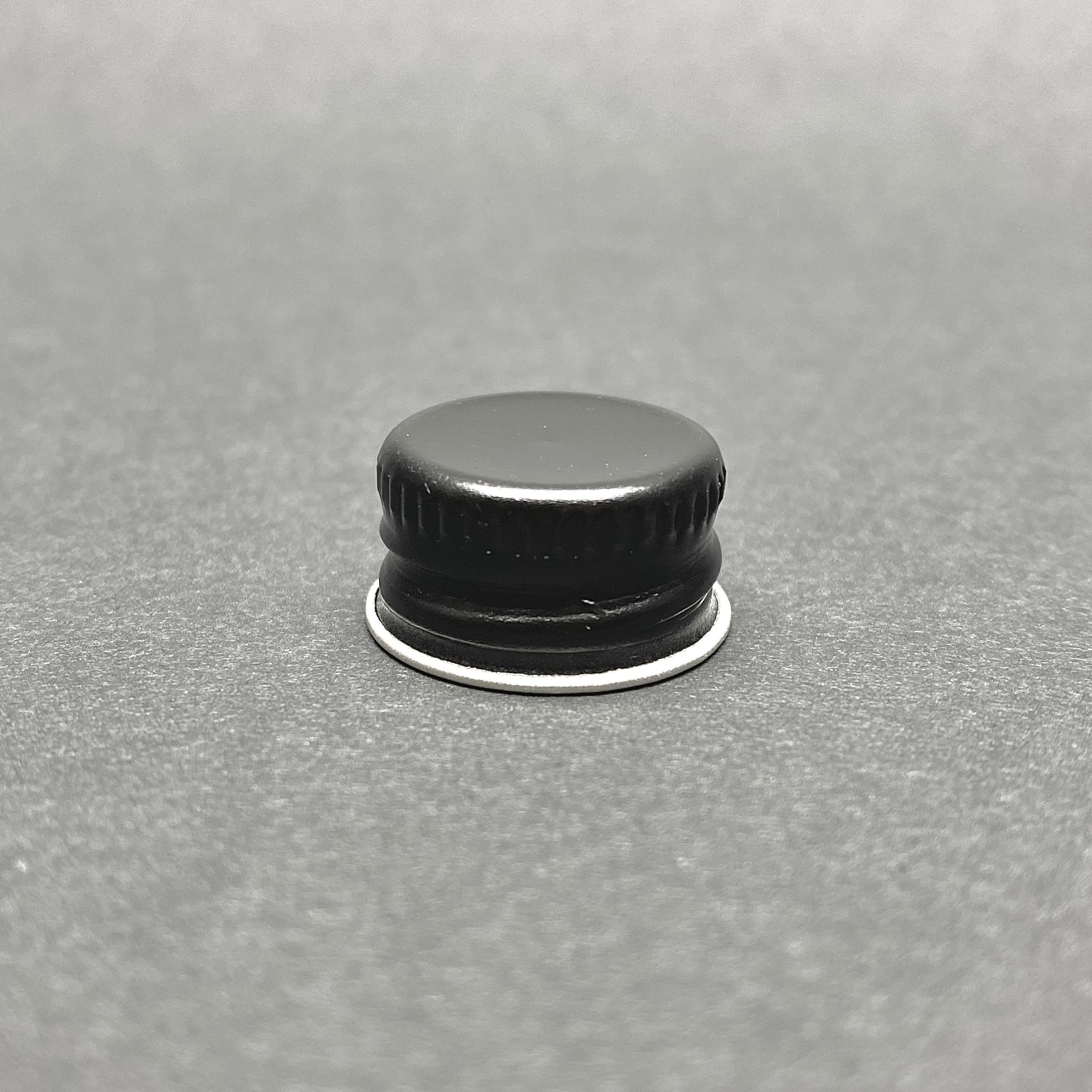 18 Mm Vidalı Siyah Alüminyum Kapak - Köpük Contalı