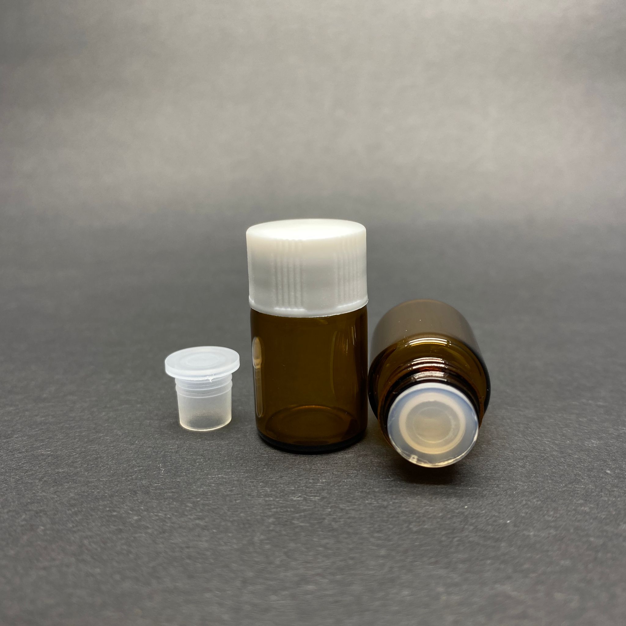 2 Cc Amber Cam Şişe - Sızdırmaz Contalı Beyaz Kapaklı + Kör Tıpalı - 2 Ml Kapaklı Cam Şişe