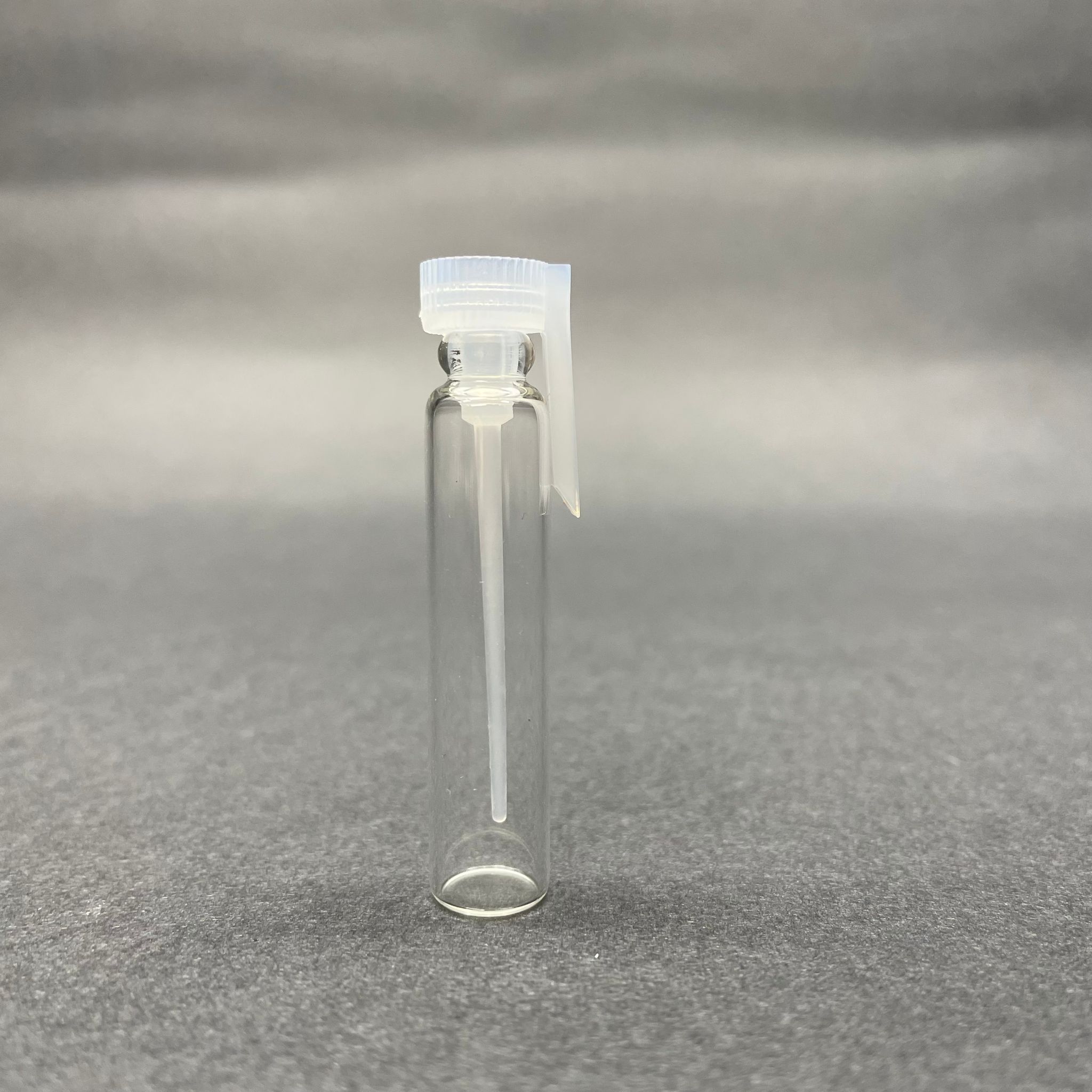 2 Cc Çubuklu Şişe Plastik Tıpalı - Gülyağı Şişesi - Koku Ve Esans Şişesi - Tester Şişe - 2 Ml Cam Şişe