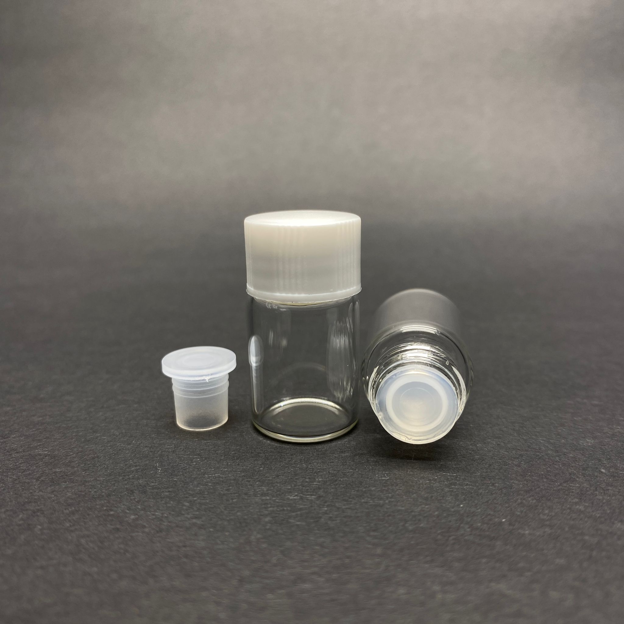 2 Cc Şeffaf Cam Şişe - Sızdırmaz Contalı Beyaz Kapaklı + Kör Tıpalı - 2 Ml Kapaklı Cam Şişe