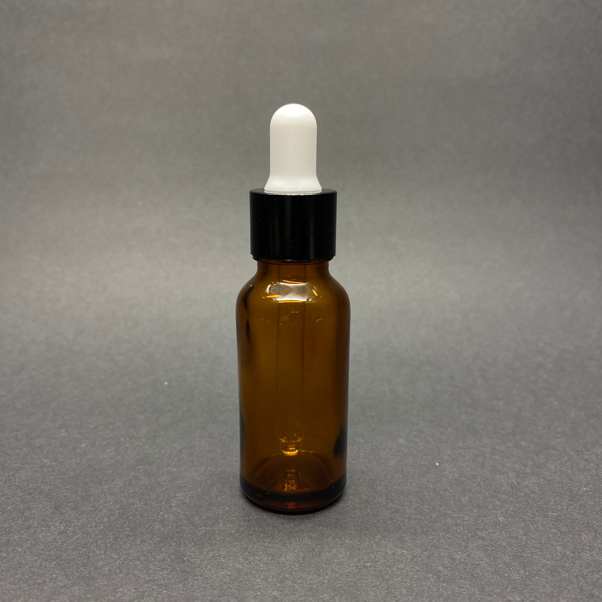 20 Cc Amber Cam Damlalıklı Şişe - Beyaz Emzik - Siyah Metalik Kapak - 20 Ml Kahverengi Cam Damlalıklı Şişe