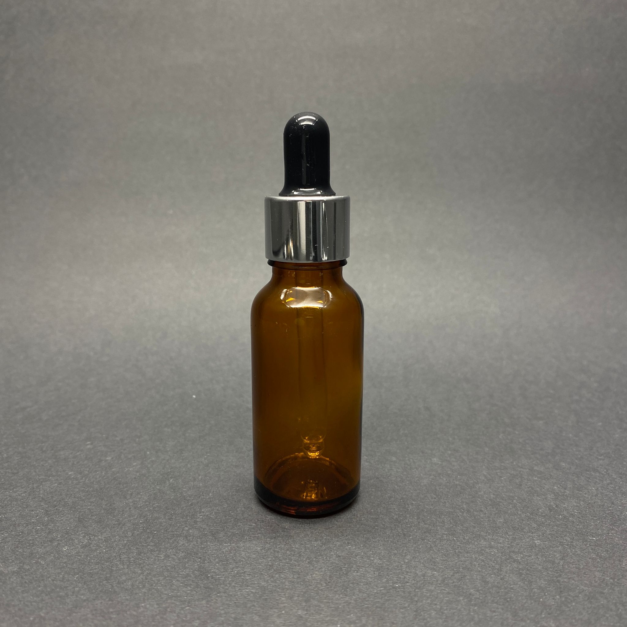 20 Cc Amber Cam Damlalıklı Şişe - Siyah Emzik - Gümüş Metalik Kapak - 20 Ml Kahverengi Cam Damlalıklı Şişe