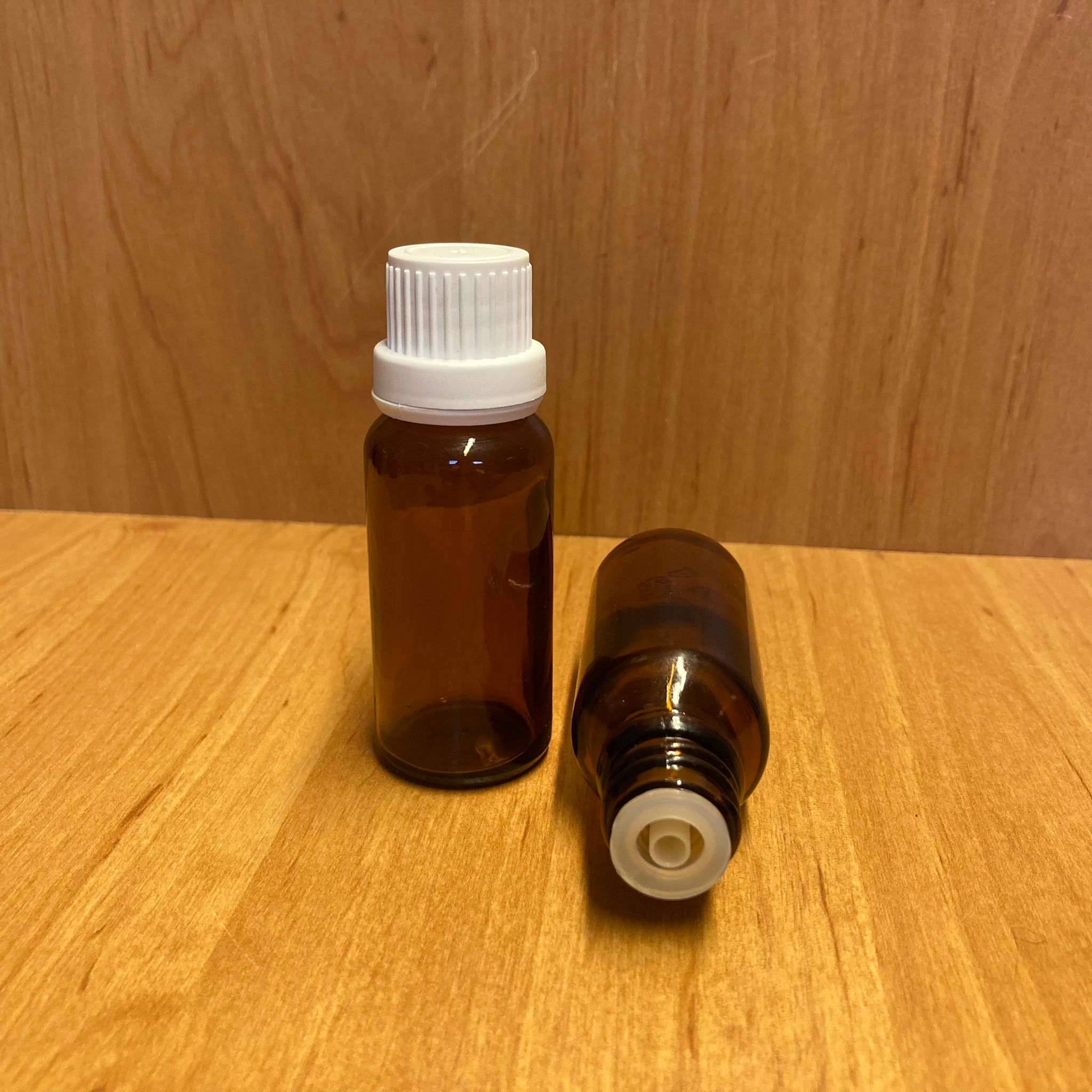 20 Cc Amber İçten Damlalıklı - Beyaz Kilit Kapaklı Cam Şişe - 20 Ml Kahverengi Standart İçten Damlalıklı Cam Şişe