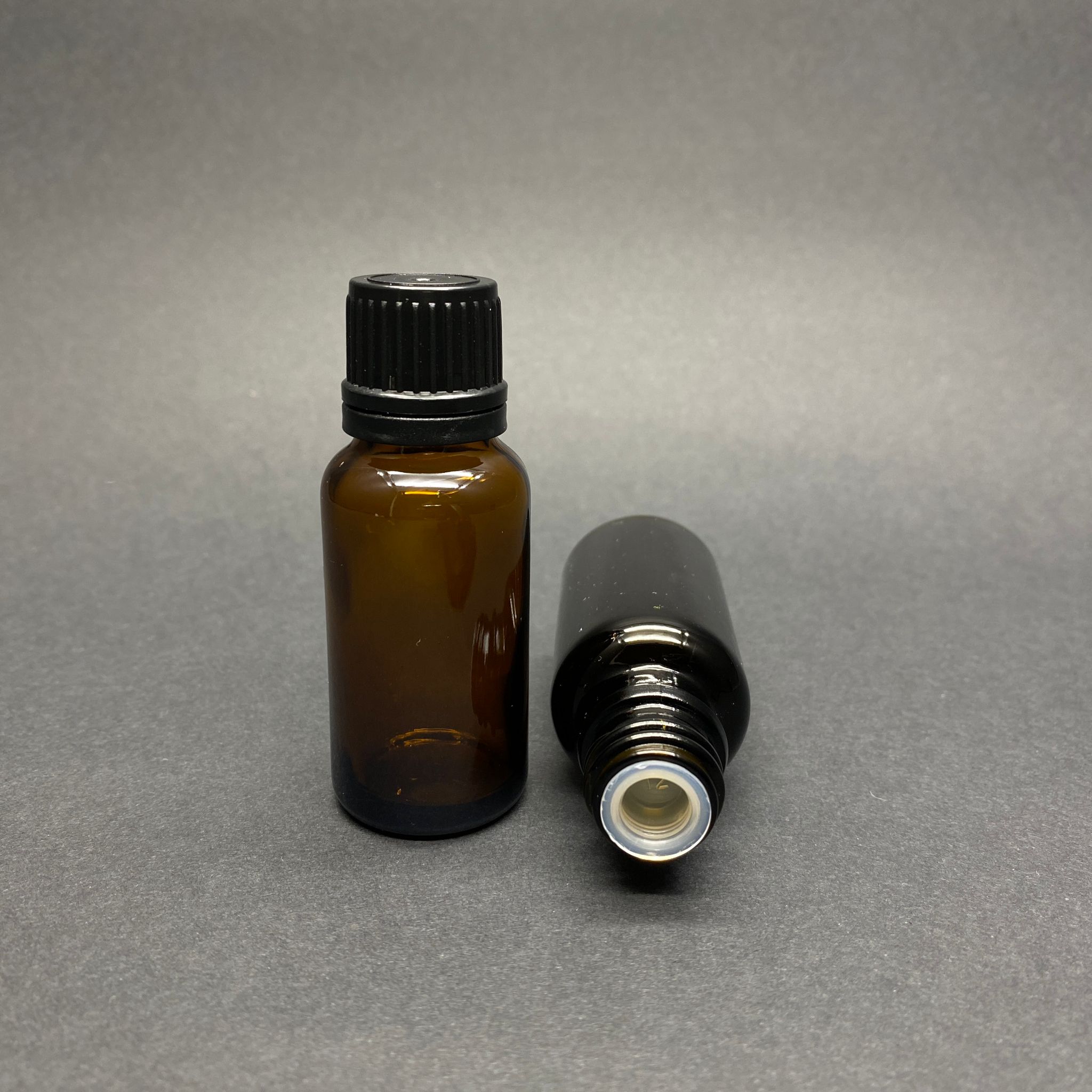 20 Cc Amber Siyah Kilit Kapaklı - Kör Tıpalı Cam Şişe - 20 Ml Kahverengi Standart Kilitli Kapaklı Kör Tıpalı Cam Şişe