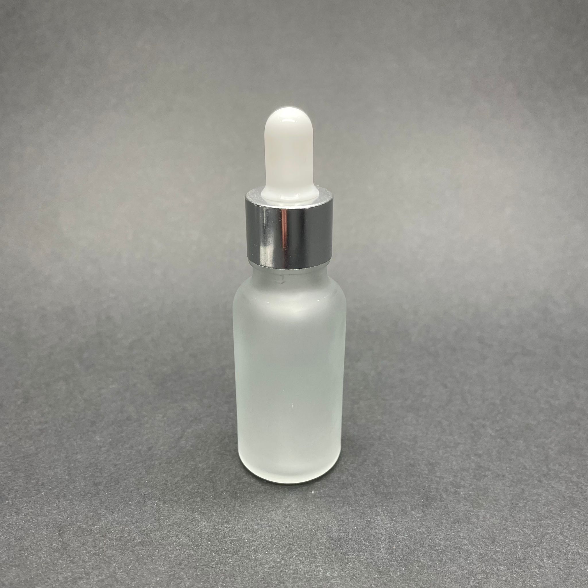 20 Cc Buzlu Cam Damlalıklı Şişe - Beyaz Emzik - Gümüş Metal Kapak - 20 Ml Buzlu Cam Damlalıklı Şişe - Serum Şişesi Damlalıklı - Boş Serum Şişesi - Toptan Damlalıklı Şişe