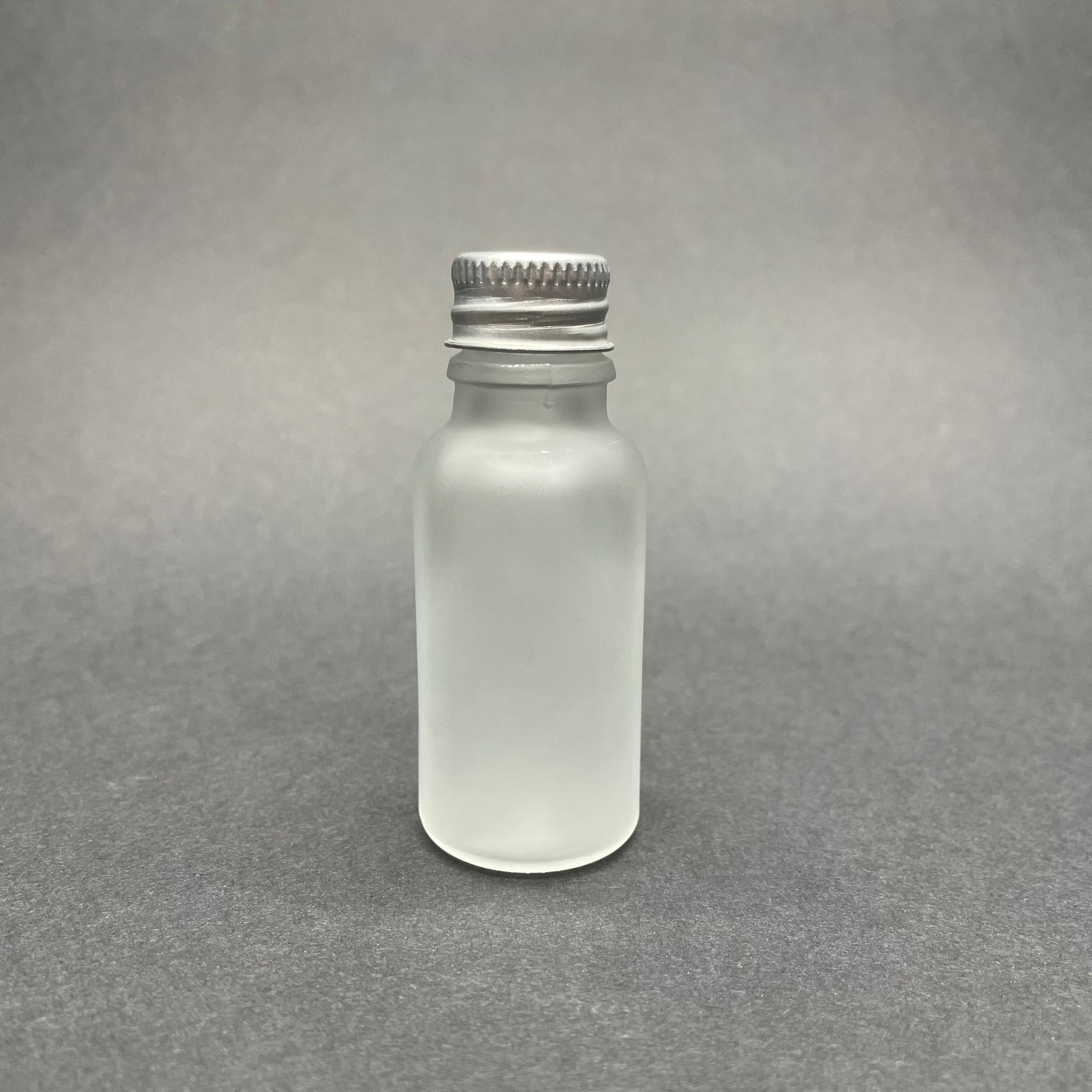 20 Cc Buzlu Cam Şişe - Gümüş Metal Vidalı Kapaklı - 20 Ml Gümüş Kapaklı Buzlu Şişe - Buzlu Cam