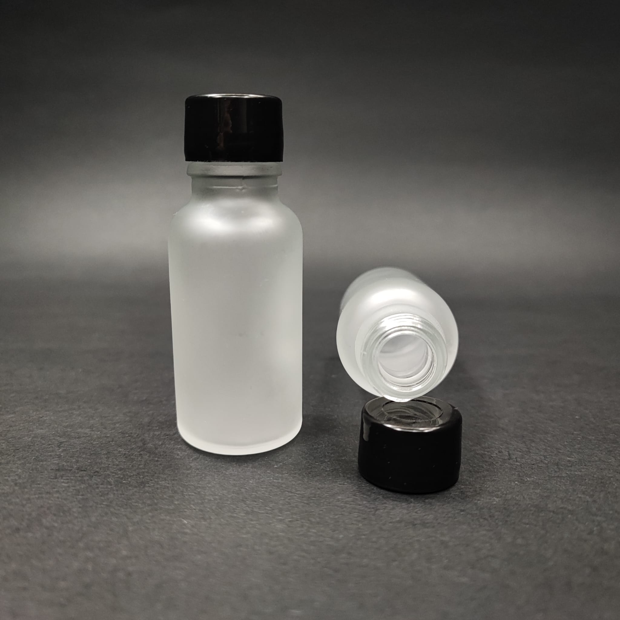 20 Cc Buzlu Cam Şişe + Kendinden Contalı Sızdırmaz Siyah Kapak - 20 Ml Kapaklı Cam Şişe
