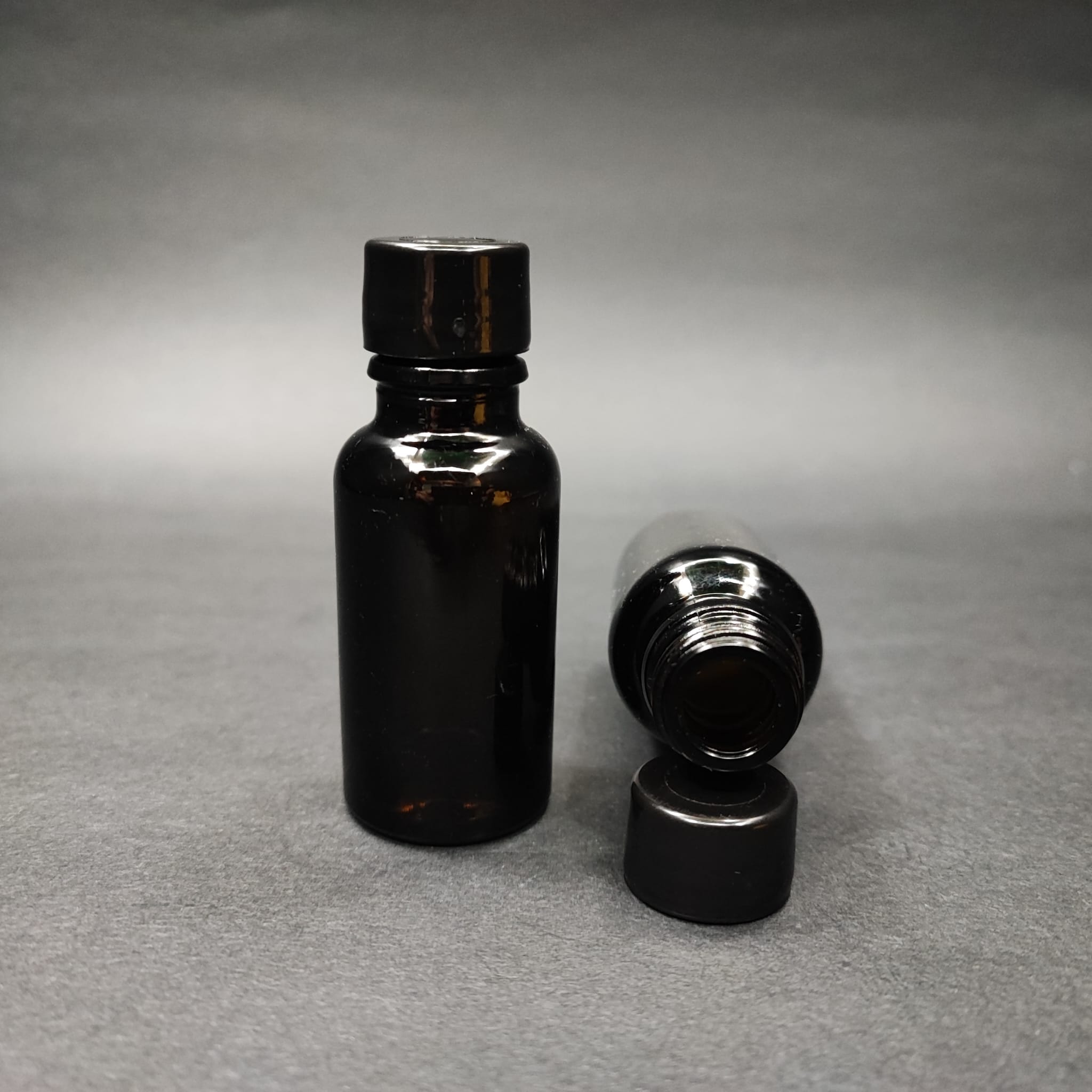 20 Cc Koyu Amber Cam Şişe + Kendinden Contalı Sızdırmaz Siyah Kapak - 20 Ml Kapaklı Kahverengi Cam Şişe