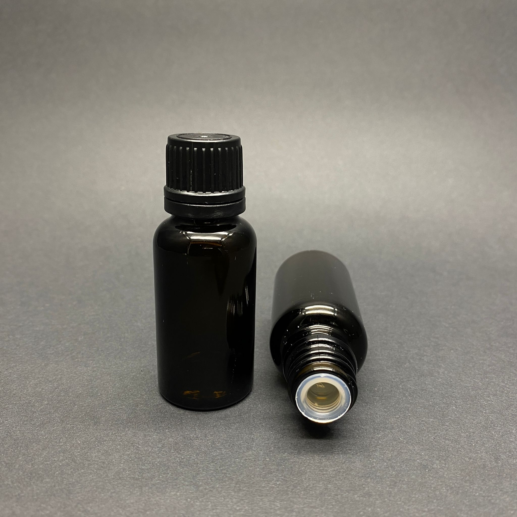 20 Cc Koyu Amber Siyah Kilit Kapaklı - Kör Tıpalı Cam Şişe - 20 Ml Koyu Kahverengi Standart Kilitli Kapaklı Kör Tıpalı Cam Şişe