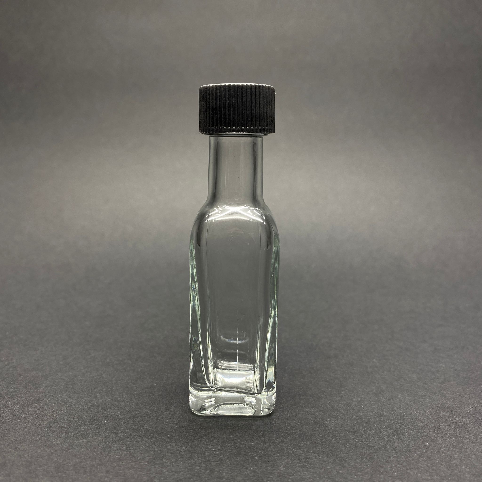 20 Cc Maraska Köşeli Cam Şişe - Siyah Plastik Kapaklı - 20 Ml Kapaklı Cam Şişe