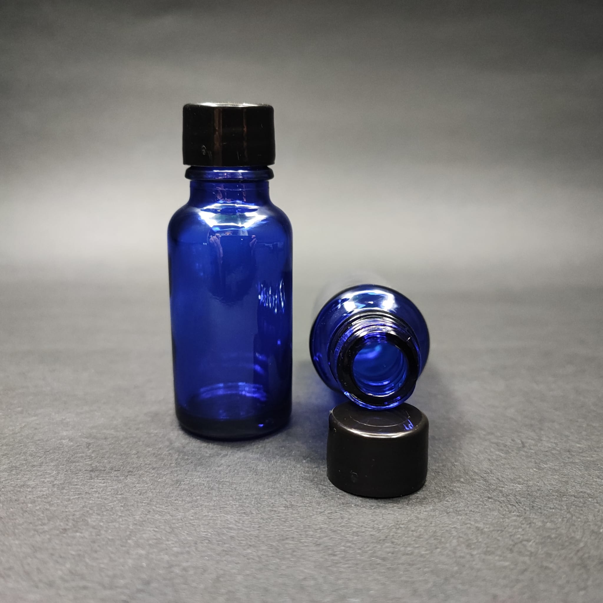 20 Cc Mavi Cam Şişe + Kendinden Contalı Sızdırmaz Siyah Kapak - 20 Ml Kapaklı Cam Şişe