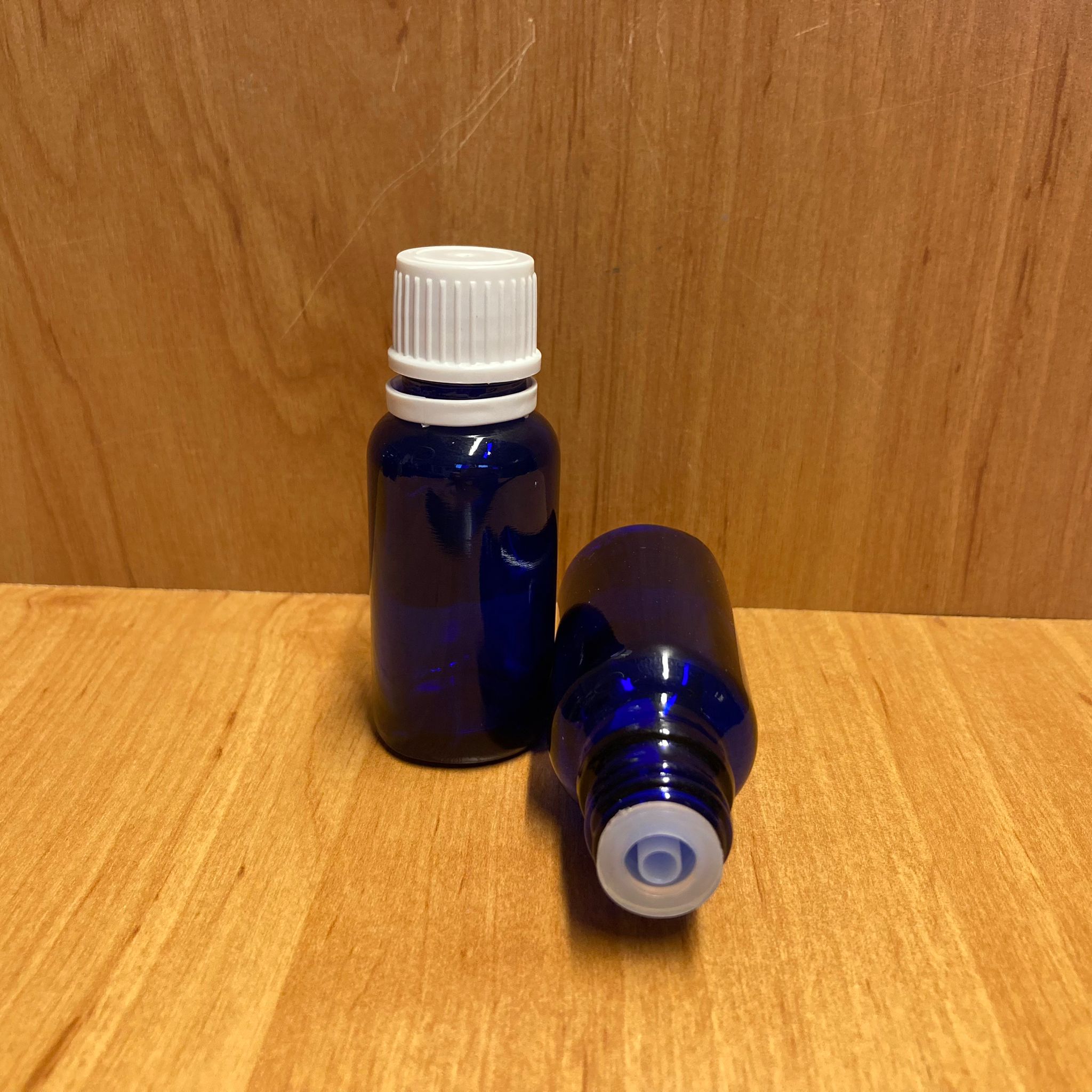 20 Cc Mavi İçten Damlalıklı - Beyaz Kilit Kapaklı Cam Şişe - 20 Ml Mavi Yeni İçten Damlalıklı Cam Şişe