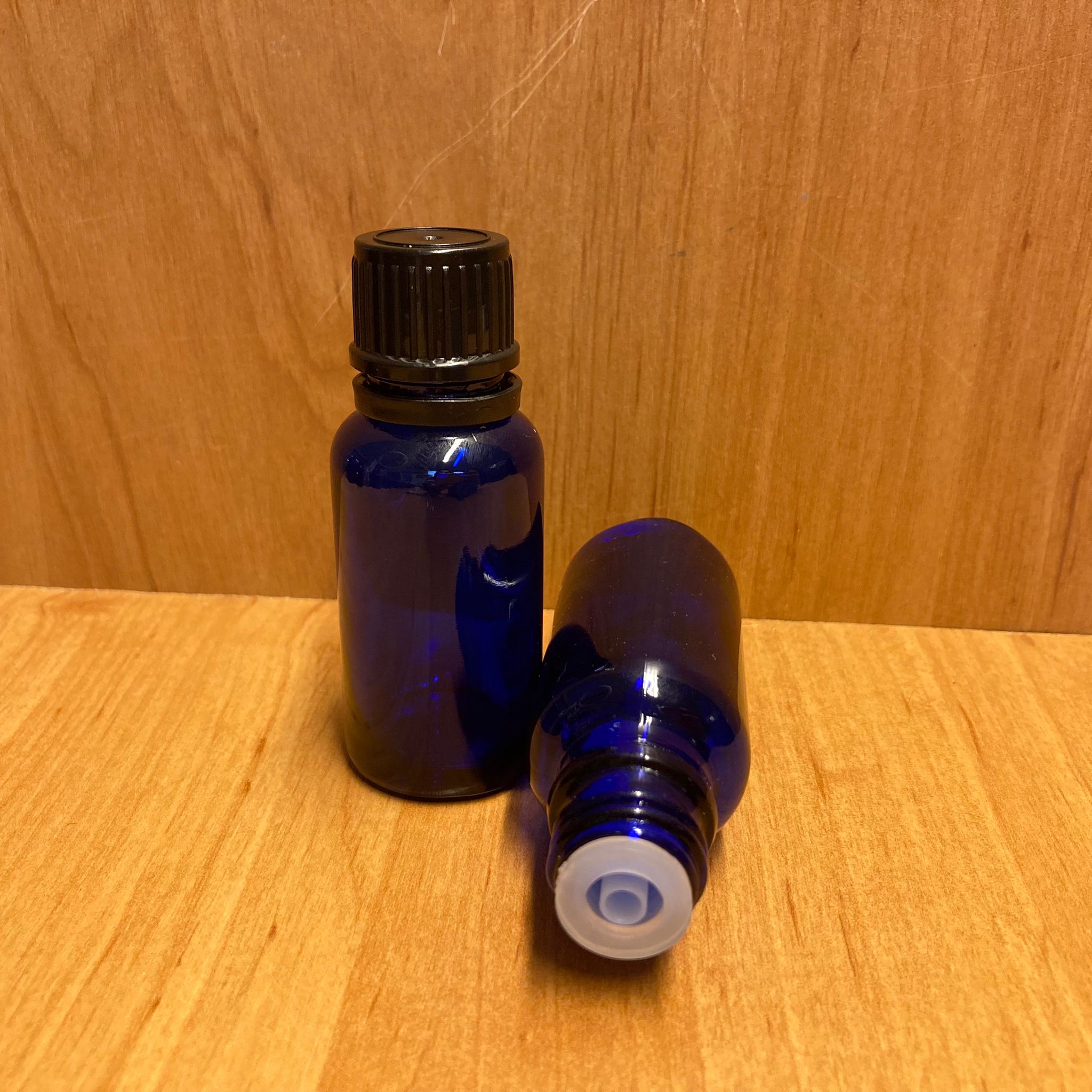 20 Cc Mavi İçten Damlalıklı - Siyah Kilit Kapaklı Cam Şişe - 20 Ml Mavi Yeni İçten Damlalıklı Cam Şişe