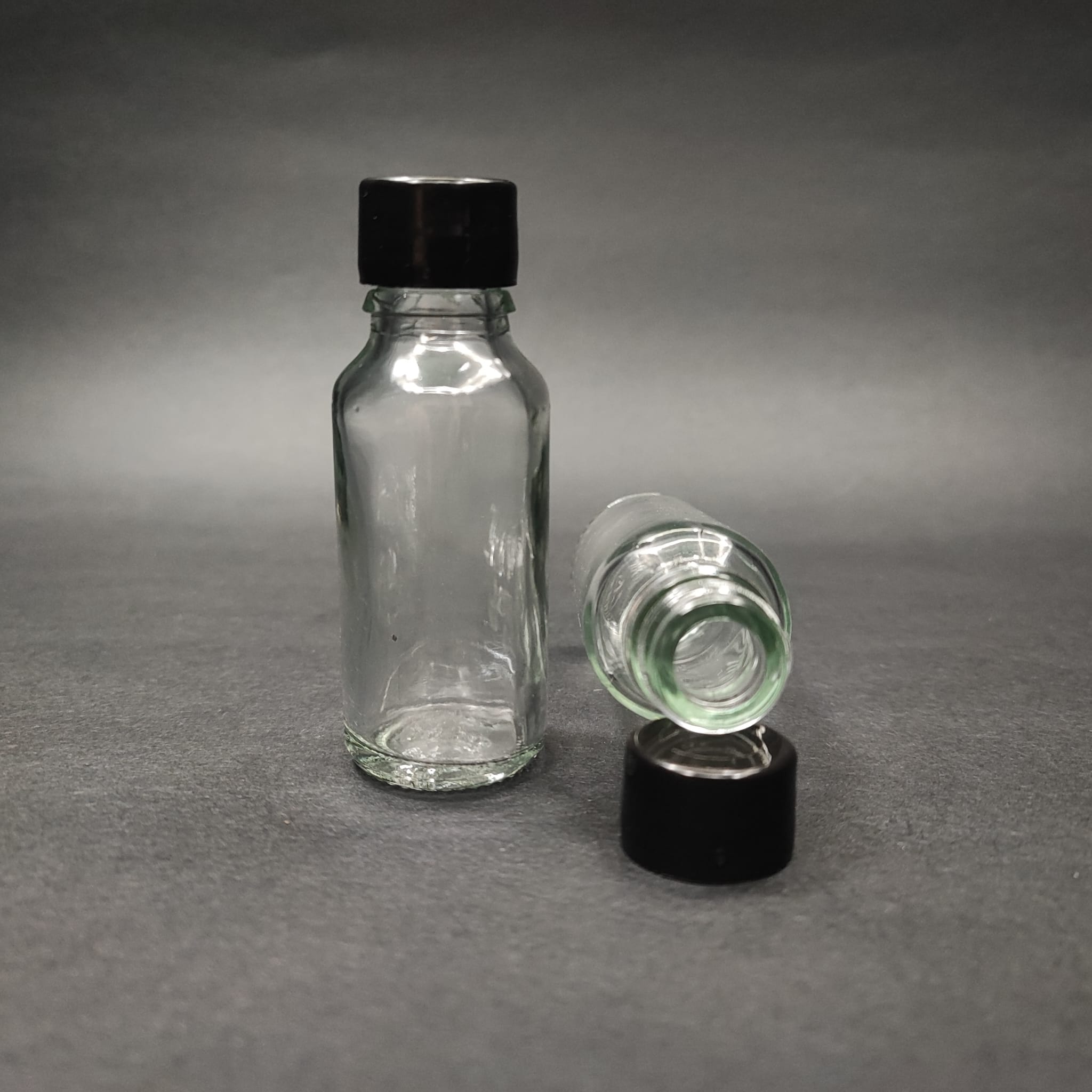 20 Cc Şeffaf Cam Şişe + Kendinden Contalı Sızdırmaz Siyah Kapak - 20 Ml Kapaklı Cam Şişe
