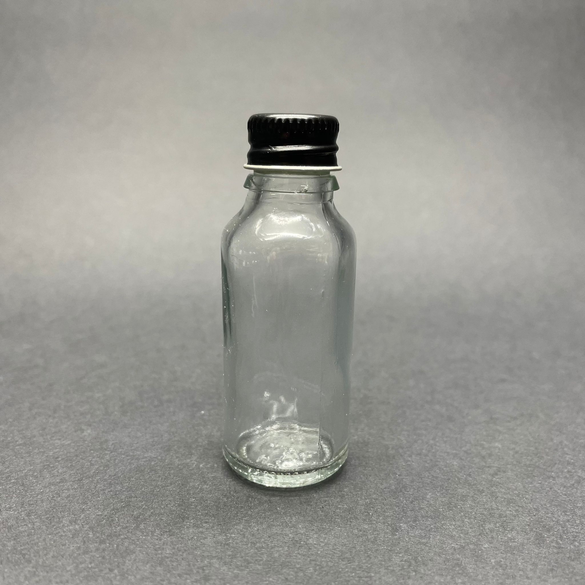 20 Cc Şeffaf Cam Şişe - Siyah Vidalı Metal Kapaklı - 20 Ml Cam Şişe