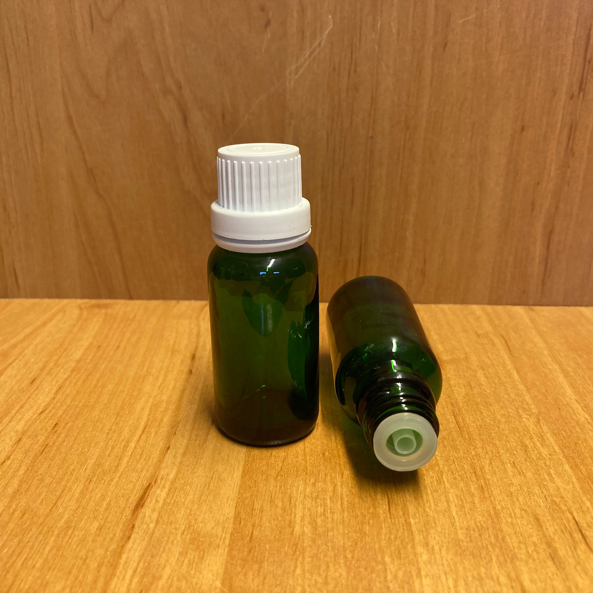20 Cc Yeşil İçten Damlalıklı - Beyaz Kilit Kapaklı Cam Şişe - 20 Ml Yeşil Standart İçten Damlalıklı Cam Şişe