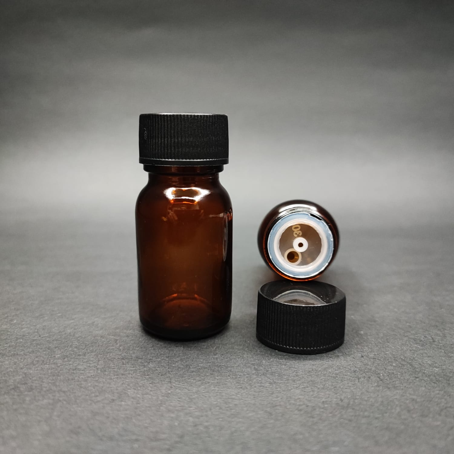20 Ml Dolumu Kolay, Geniş Ağızlı İçten Damlalıklı Şişe (25 Mm Ağız)  - 20 Cc Siyah Contalı Kapaklı İçten Damlalıklı Cam Ecza Şişesi - Amber Kahverengi