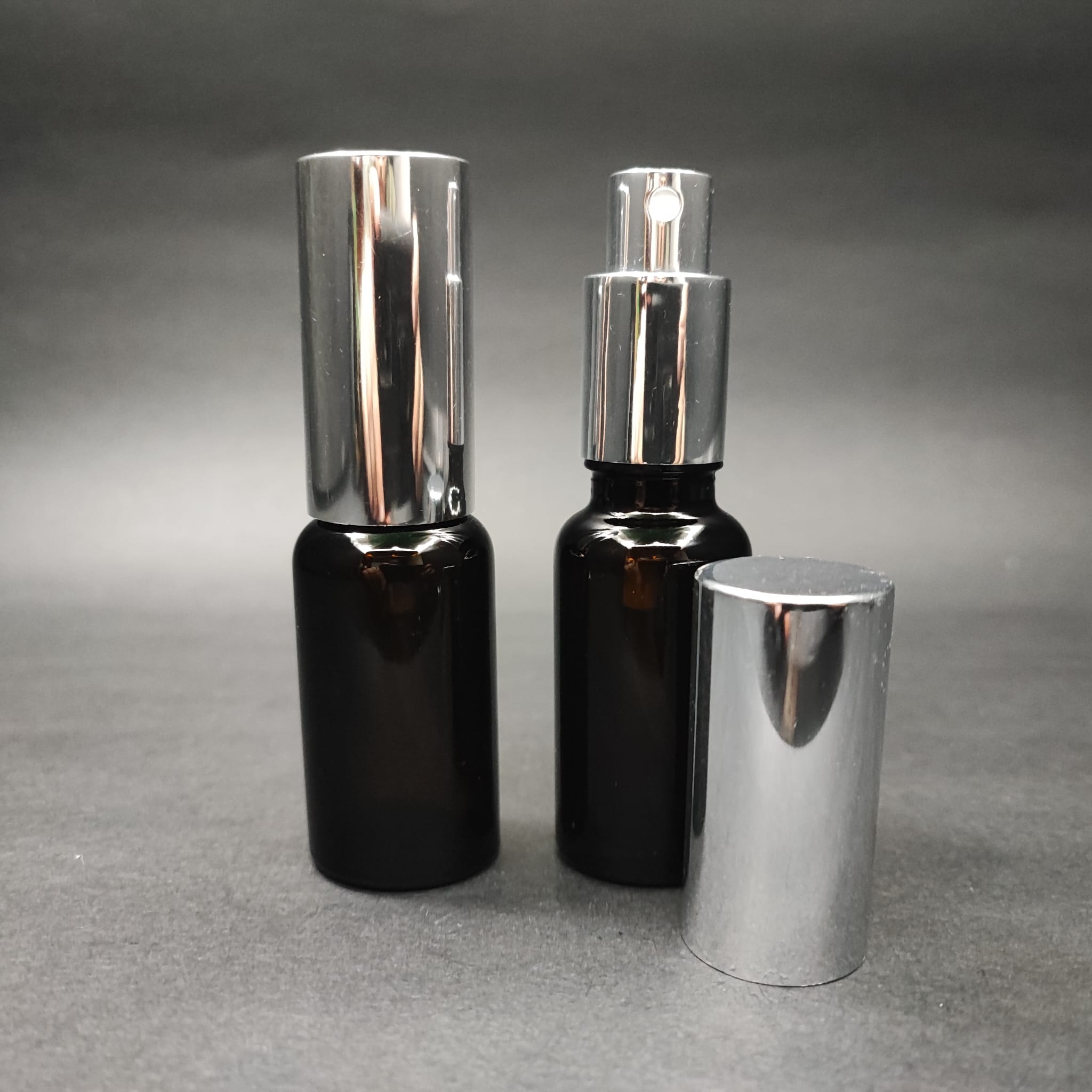 20 Ml Lüks Vidalı Valf Çevirme Parfüm Şişeleri - 20 Cc Koyu Amber Cam Şişe - Gümüş Metal Spreyli Kapaklı Set