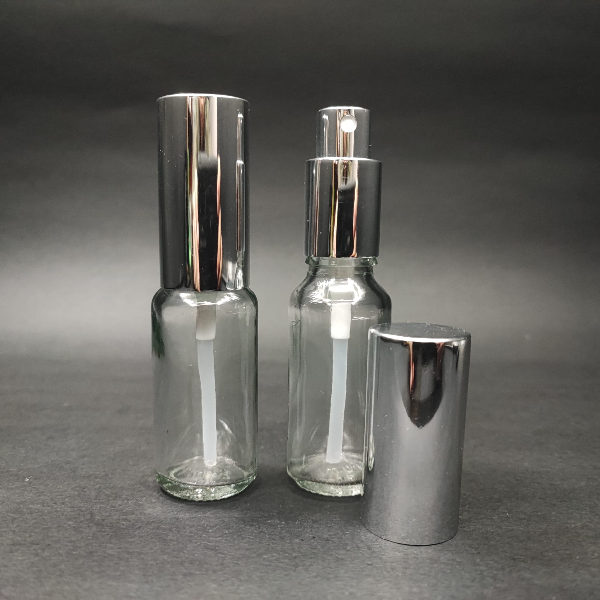 20 Ml Lüks Vidalı Valf Çevirme Parfüm Şişeleri - 20 Cc Şeffaf Cam Şişe - Gümüş Metal Spreyli Kapaklı Set