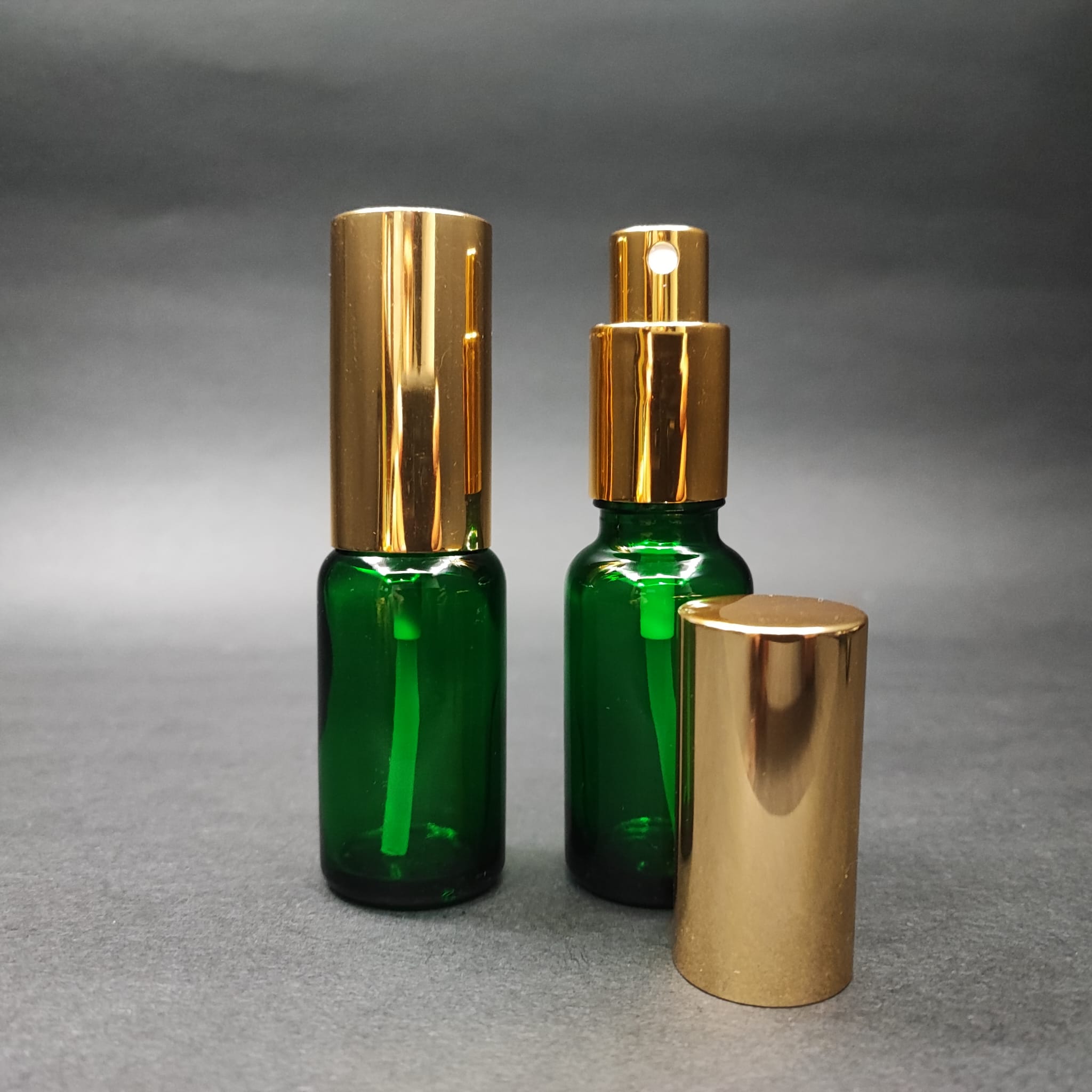 20 Ml Lüks Vidalı Valf Çevirme Parfüm Şişeleri - 20 Cc Yeşil Cam Şişe - Gold Metal Spreyli Kapaklı Set