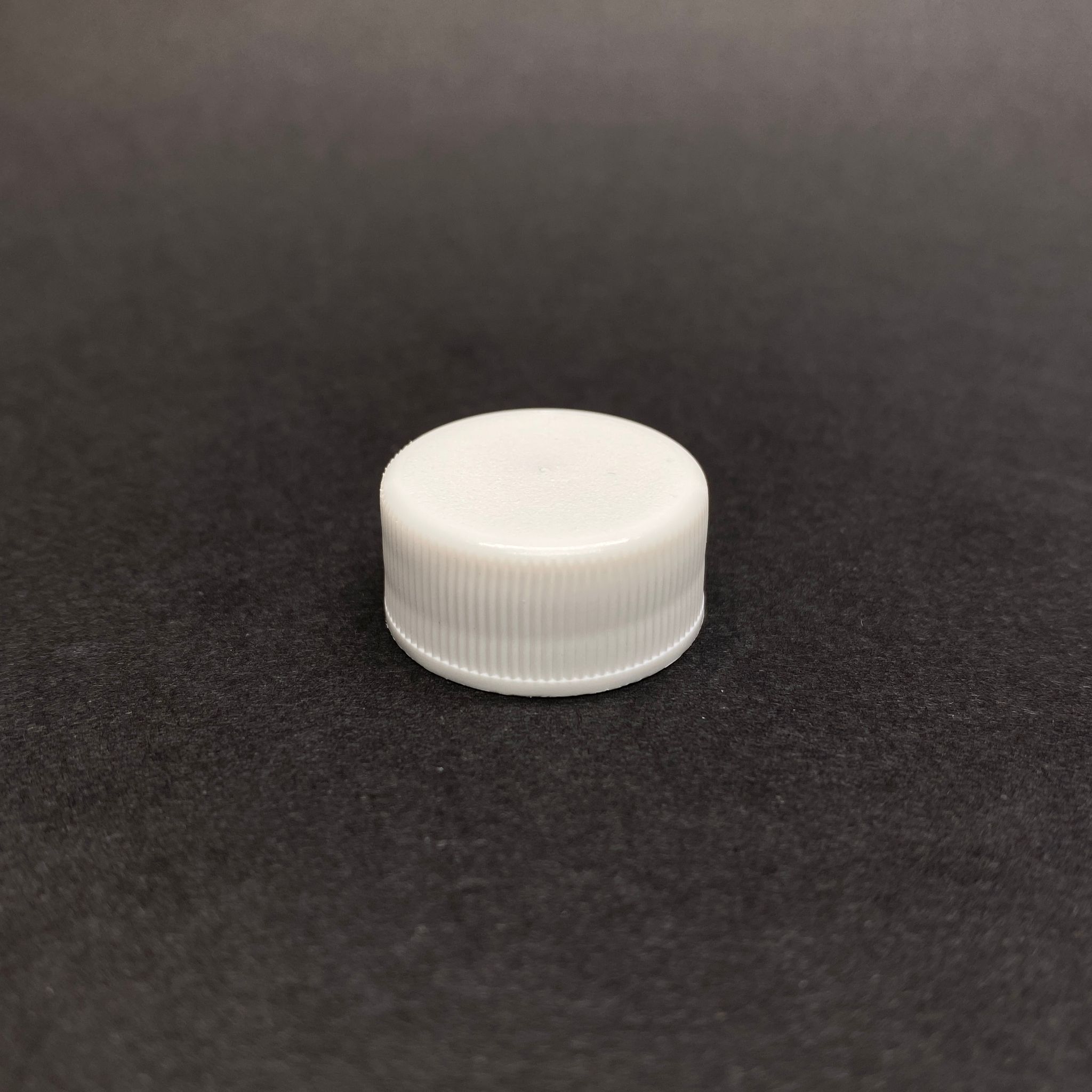 20 Mm Alüminyum Contalı Beyaz Vidalı Plastik Kapak