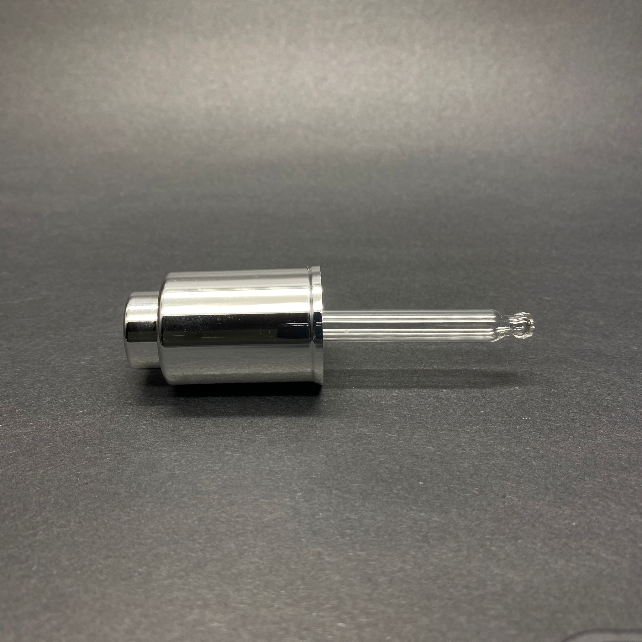 20 Mm Cam Damlalık Takım - Basmalı Gümüş Damlalık (İçi Köpük Contalı) + 65 Mm Cam Pipet  - 30 Cc Omuzlu Serum Şişesi İçin