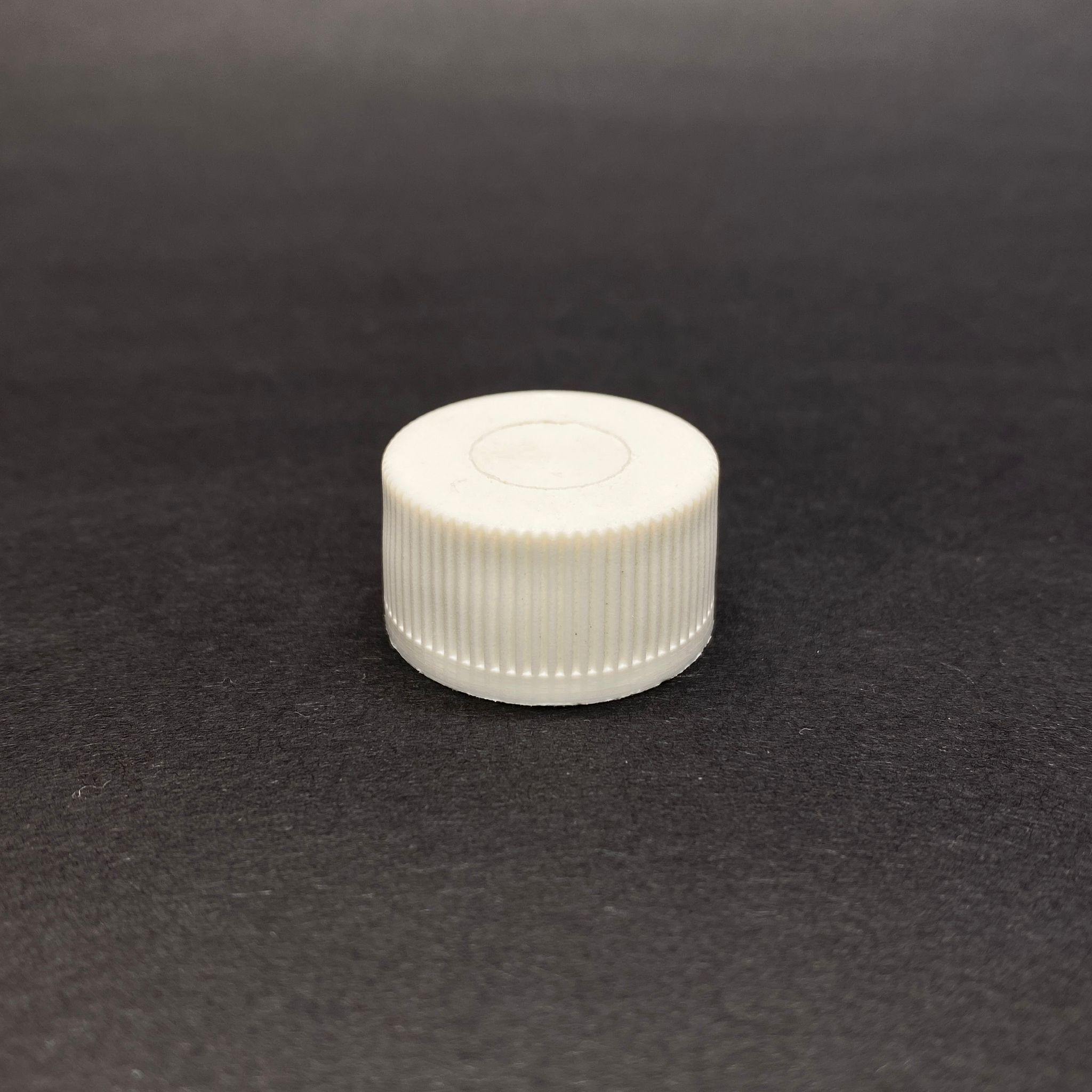 20 Mm Contasız Beyaz Vidalı Plastik Kapak