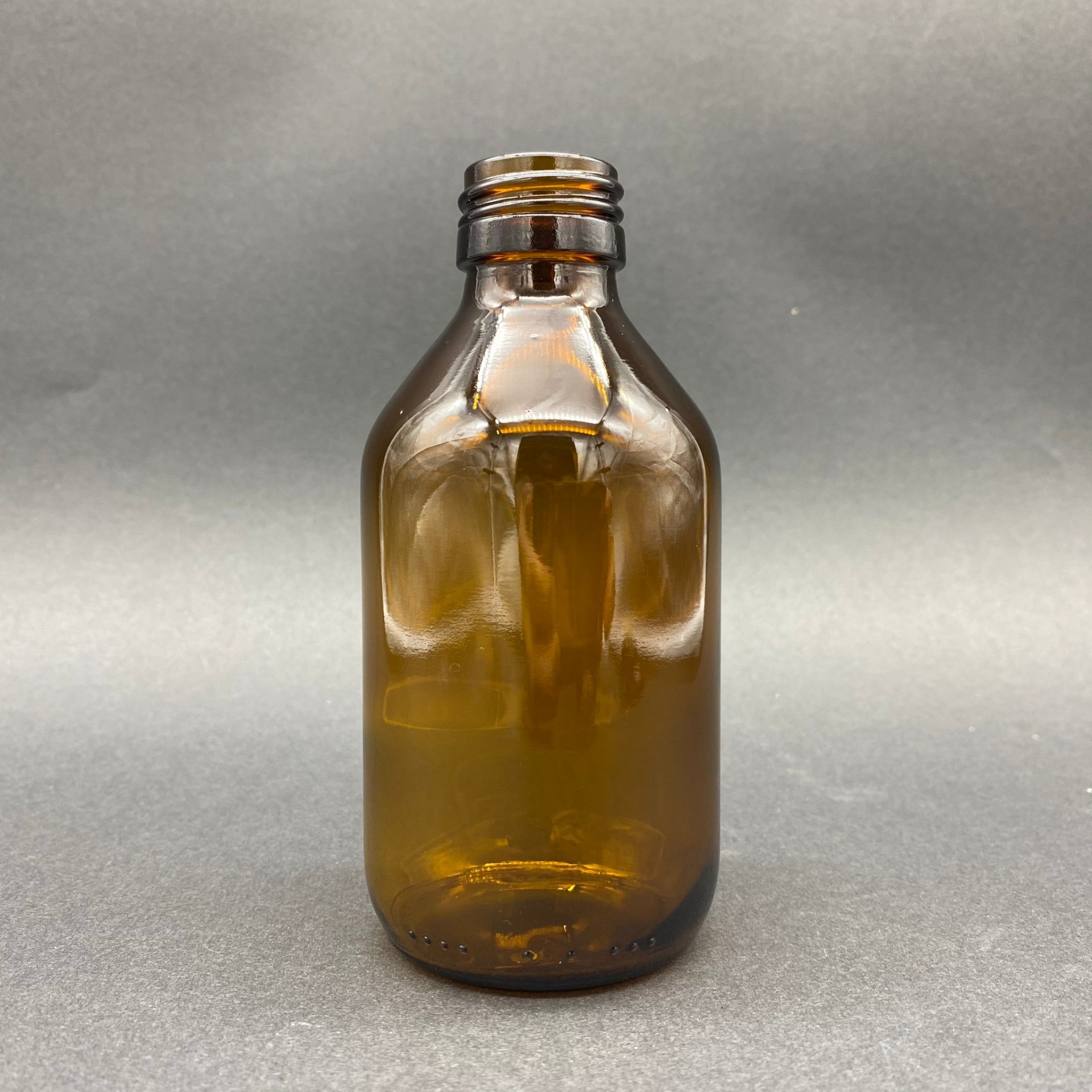 200 Cc Amber Cam Şişe Kapaksız (28 Ağız) - 200 Ml Cam Şişe - Kahverengi - Şişecam Ürün Kodu: 719520 İle Eşdeğerdir