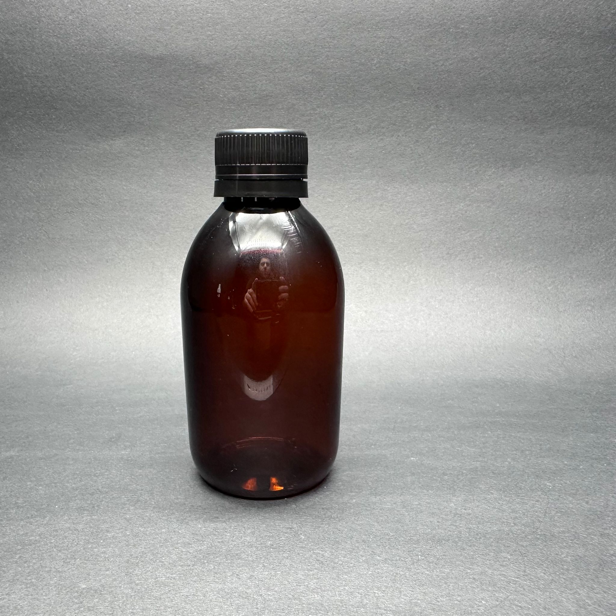 200 Cc Amber Pet Ecza Şişesi - Siyah Kilitli Contalı Kapaklı  - 200 Ml Kahverengi Plastik Şurup Şişesi (21 Gr)