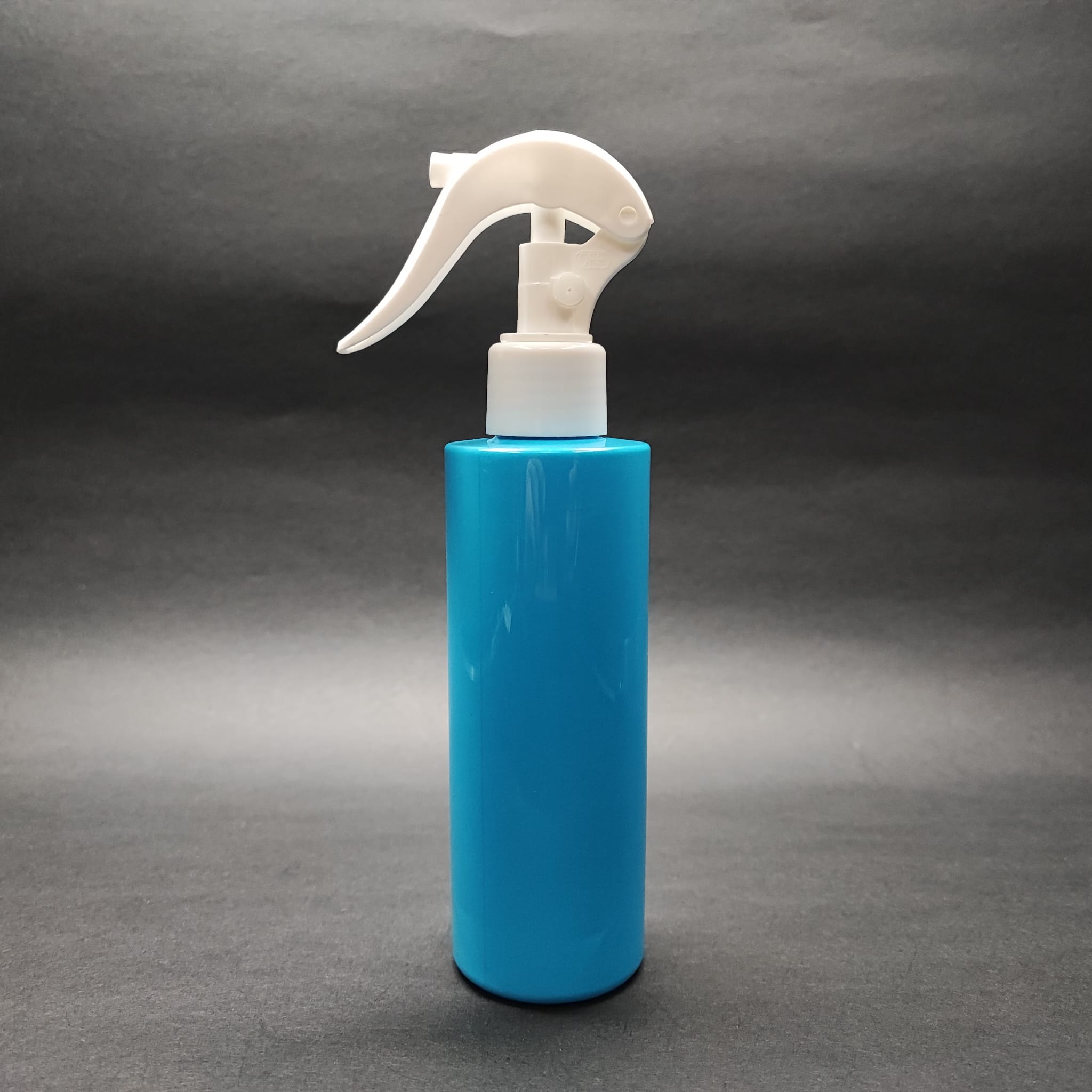 200 Cc Küt Boyunlu Uzun Silindir Pet Şişe (24 Gr) - Beyaz Triger Spreyli (Duman Püskürtür) - 200 Ml Plastik Şişe - Mavi