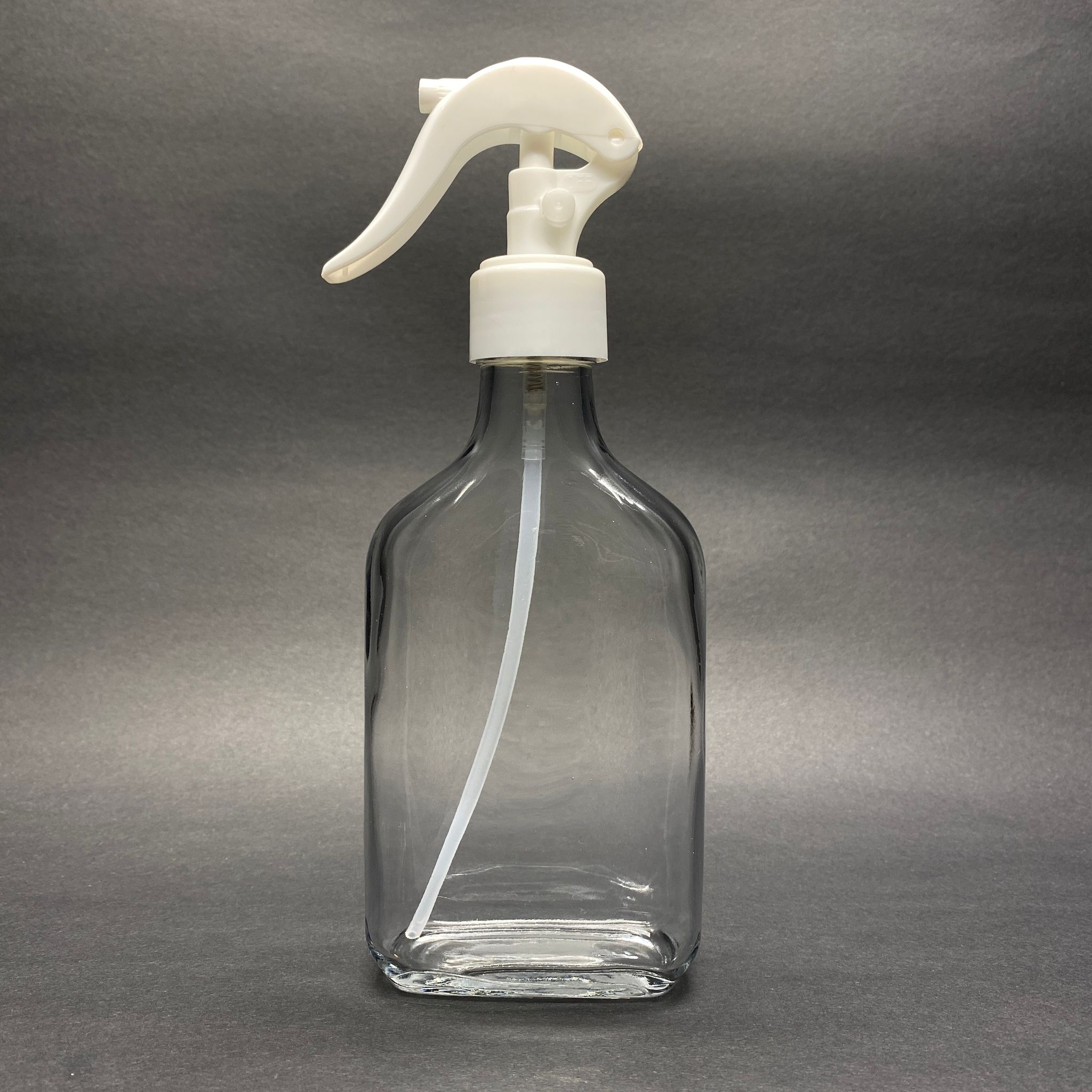 200 Cc Yassı Cam Şişe - Beyaz Triger Spreyli (Duman Püstürtür) - 200 Ml Temizlik , Oda Parfümü , Camsil Vb İçin Yassı Cam Şişe