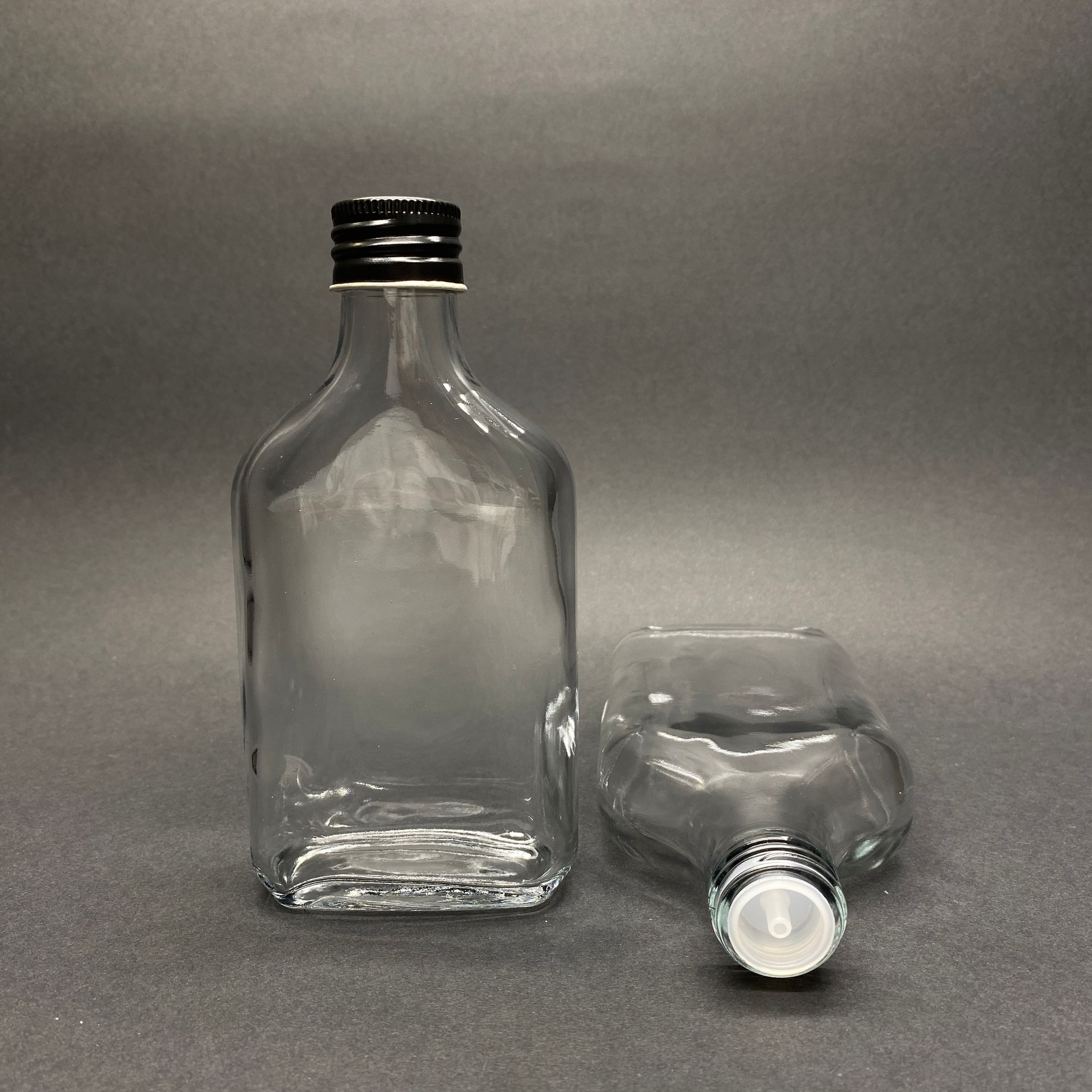 200 Cc Yassı Lüx Kolonya Cam Şişe - Siyah Metal Alüminyum Kapaklı + Kolonya Tıpalı - 200 Ml Lüks Metal Kapaklı Cam Kolonya Şişesi