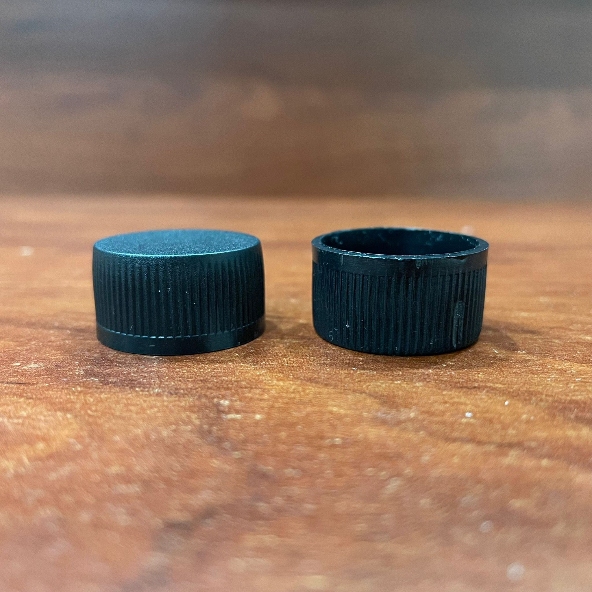 22 Mm Vidalı Siyah Kapak
