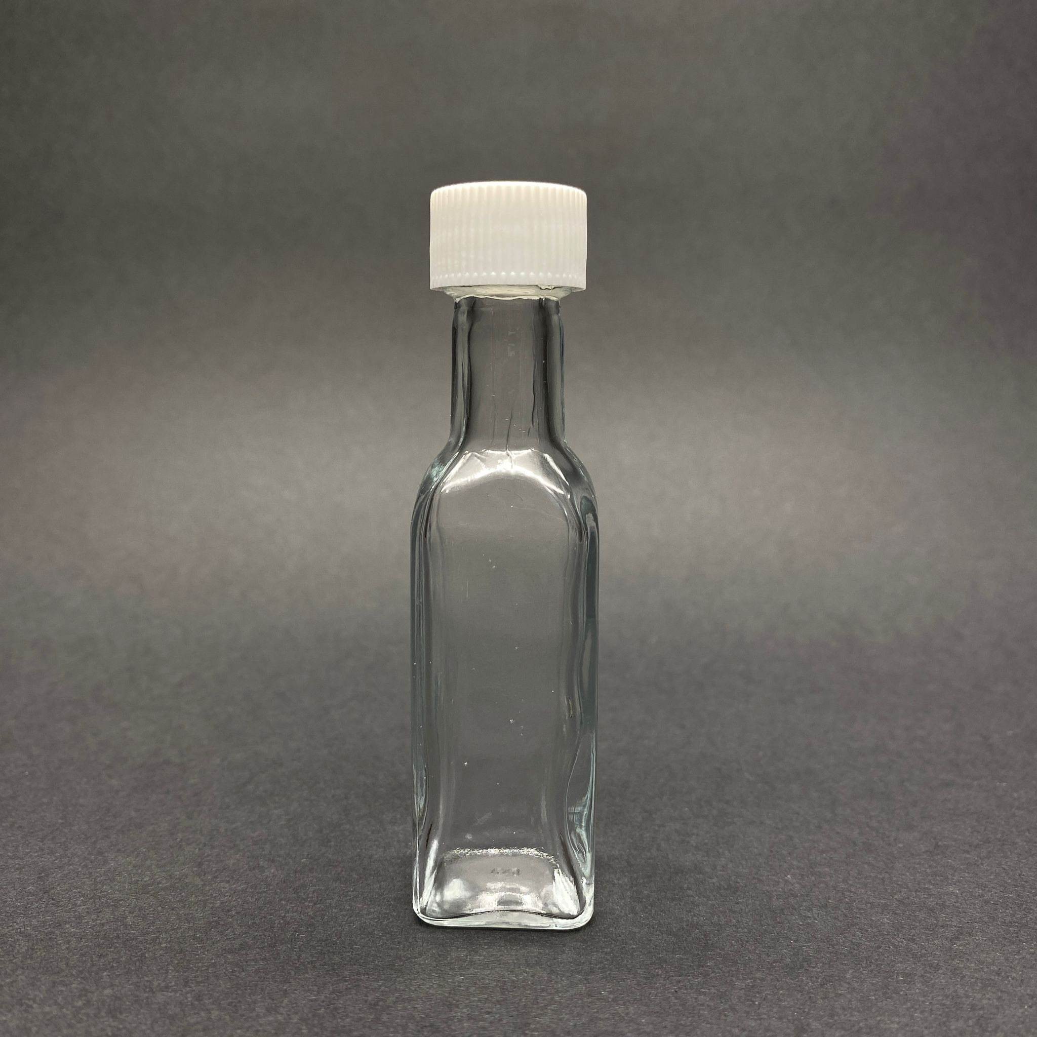 23 Cc Maraska Köşeli Cam Şişe - Beyaz Plastik Kapaklı - 23 Ml Kapaklı Cam Şişe