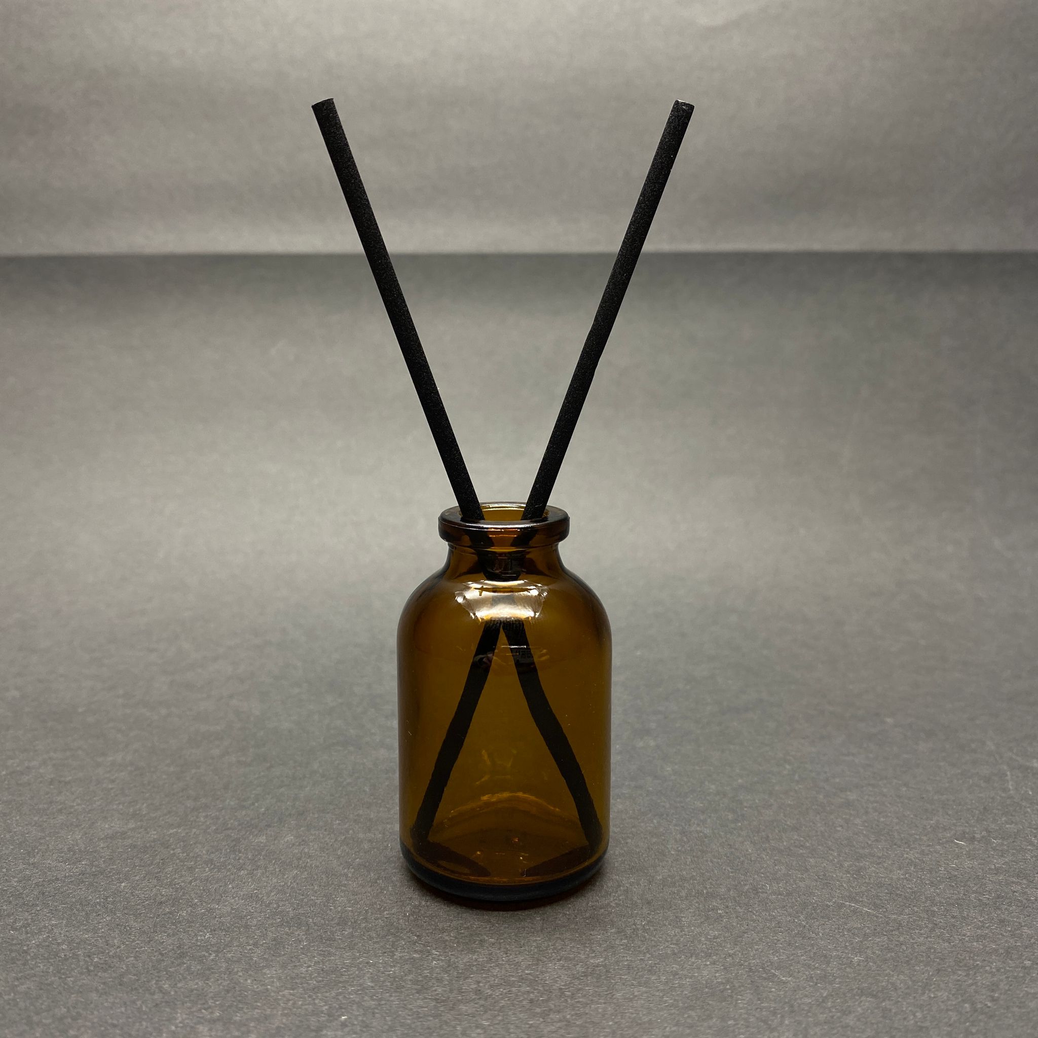 25 Cc Amber Cam Bambu Oda Kokusu Şişesi - 25 Ml Çubuklu Bambu Oda Kokusu Şişesi - Difüzör Şişe- Cam Şişe + Plastik Kapak+ Fiber Siyah Bambu Çubuk