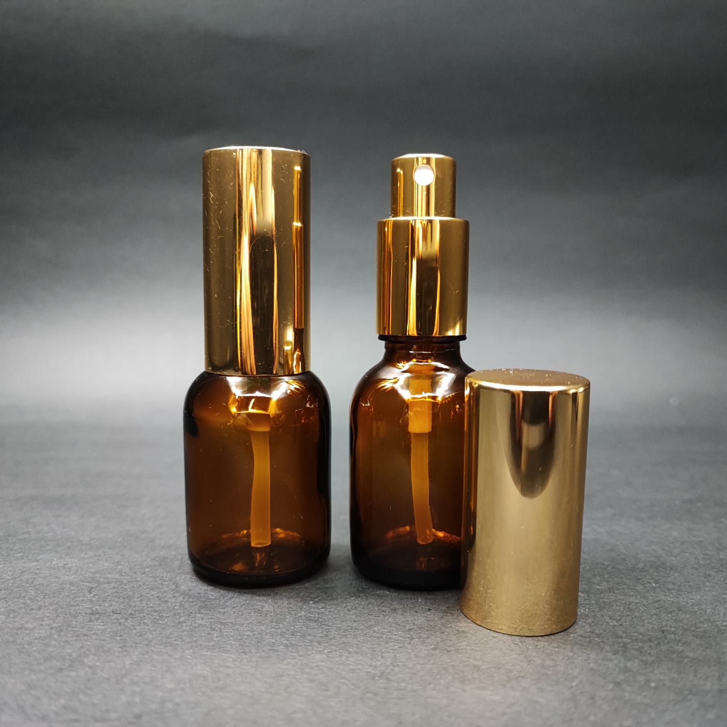 25 Ml Lüks Vidalı Valf Çevirme Parfüm Şişeleri - 25 Cc Tombul Amber Cam Şişe - Gold Metal Spreyli Kapaklı Set