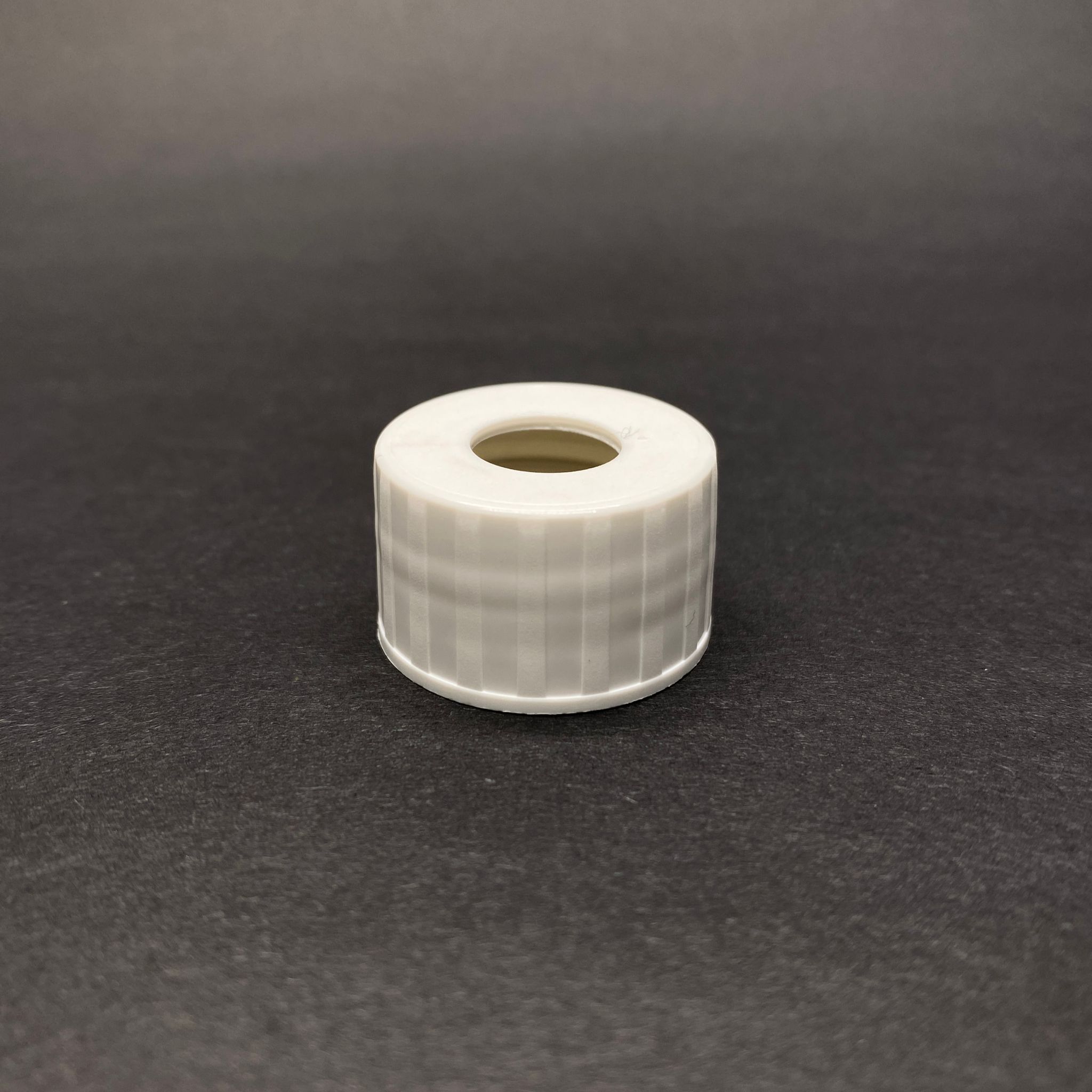 25 Mm Delikli Plastik Kapak Beyaz (Damlalık İçin)